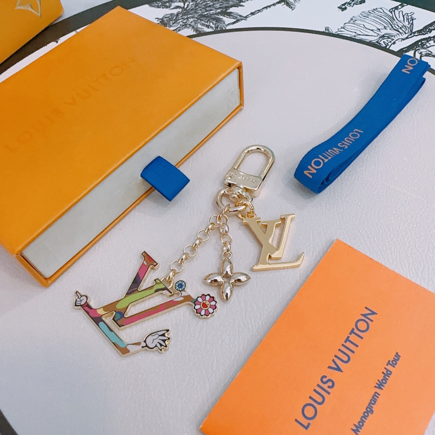 NO:590322,New product release LV keychain LV bag buckle The latest bag charms are of a higher grade Stars have the same style Anger Forest series classic models co-branded design concept keychain series The details are distressed The version is not available in the market glossy version This has been out of the LV best-selling model Very good match with trendy backpacks, jewelry boutiques, louis vuitton, backpacks, keychain19860909新品发布LV钥匙扣 lv包包扣 最新款包包挂饰档次更高明星同款Anger Forest系列经典款联名设计理念钥匙扣系列 细节对版做旧处理 非市面亮面版型 这款一直在出 lv里面热卖款 非常好搭配潮流背包,饰品精品,louis vuitton,backpacks,keychain,Jewelry