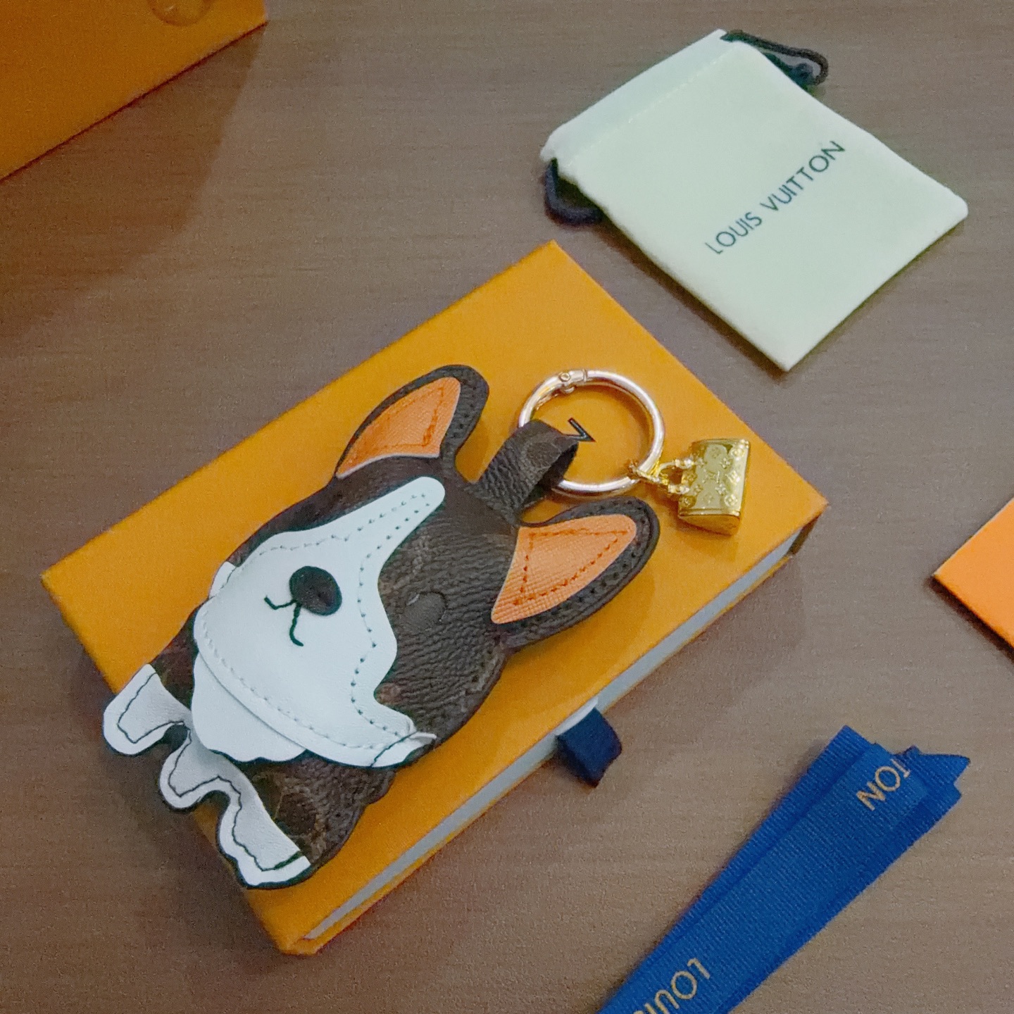 NO:589371,New product release LV keychain LV bag buckle The latest bag charms are of a higher grade Stars have the same style Anger Forest series classic models co-branded design concept keychain series The details are distressed The version is not available in the market glossy version This has been out of the LV best-selling model Very good match with trendy backpacks, jewelry boutiques, louis vuitton, backpacks, keychain19860909新品发布LV钥匙扣 lv包包扣 最新款包包挂饰档次更高明星同款Anger Forest系列经典款联名设计理念钥匙扣系列 细节对版做旧处理 非市面亮面版型 这款一直在出 lv里面热卖款 非常好搭配潮流背包,饰品精品,louis vuitton,backpacks,keychain,Jewelry