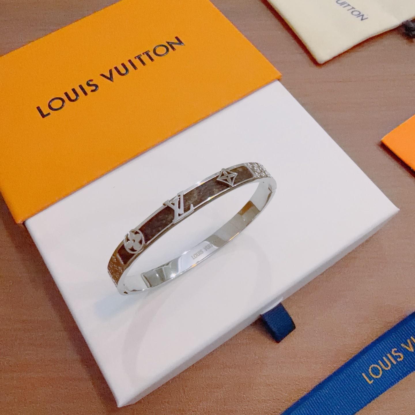 P LV
