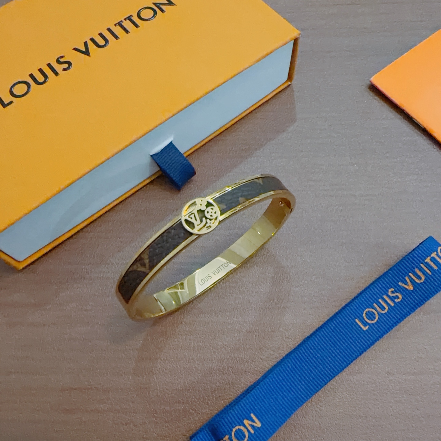 NO:589407,LV bracelet bracelet, new model, trendy and fashionable must-have, can be worn by both men and women, same style for couples, trendy and versatile, same style as the official website, latest style, jewelry boutique, louis vuitton, bracelet, bracelet19860909LV手链手镯 新款开模潮流时尚必备 男女均可佩戴 情侣款同款 潮流百搭 官网同款最新款,饰品精品,louis vuitton,bracelet,bracelet,Jewelry