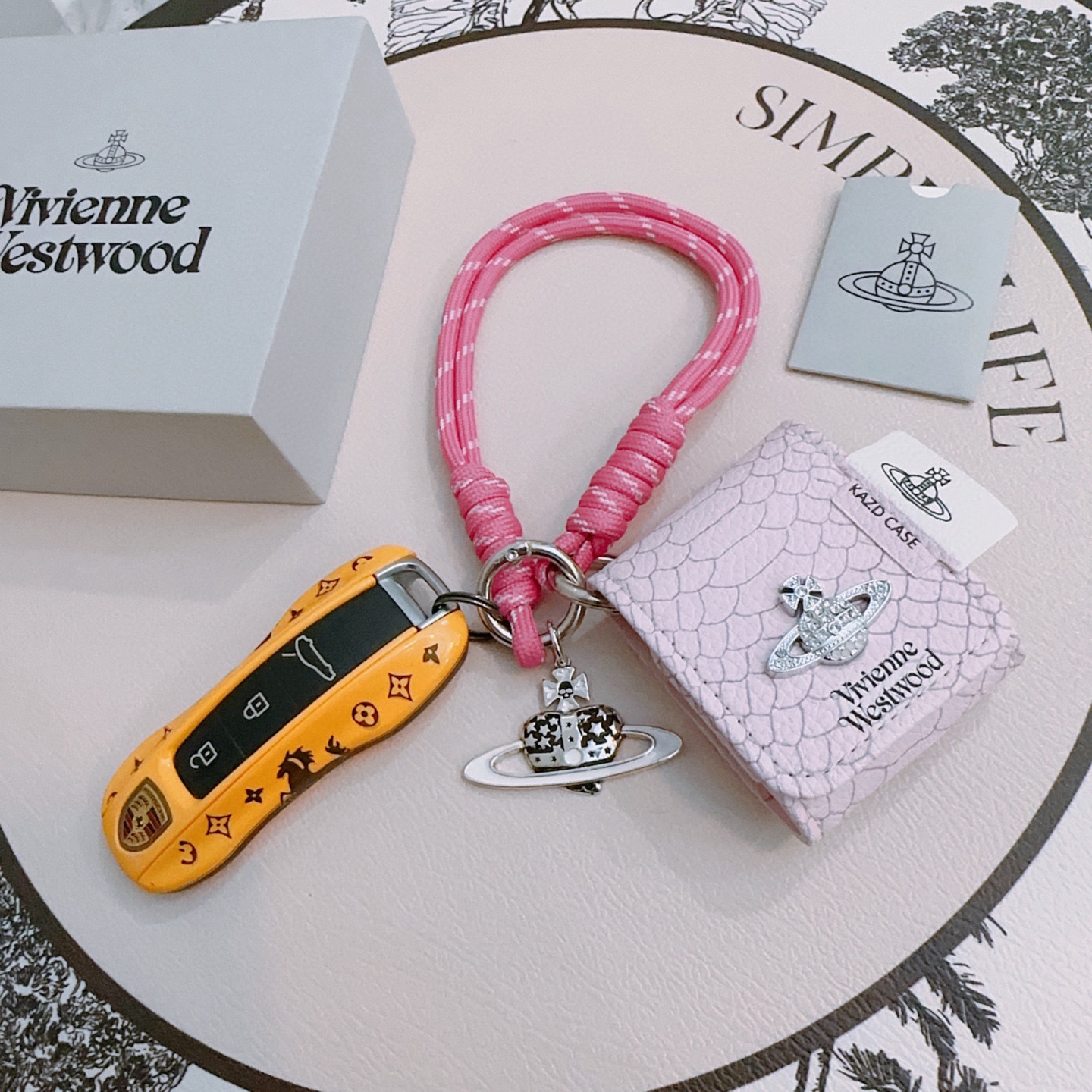 NO:603794,New product release: Queen Mother Keychain, bag buckle, earphone box, the latest bag charm, higher grade, the same Anger Forest series classic model with celebrities, co-branded design concept keychain series, details are distressed, non-market glossy version, this one has been out, the best-selling model in Queen Mother, very good match with trendy backpacks, jewelry boutiques, backpacks, keychains19860909新品发布 西太后钥匙扣 包包扣 耳机盒最新款包包挂饰档次更高明星同款Anger Forest系列经典款联名设计理念钥匙扣系列 细节对版做旧处理 非市面亮面版型 这款一直在出 西太后里面热卖款 非常好搭配潮流背包,饰品精品,backpacks,keychain,Jewelry