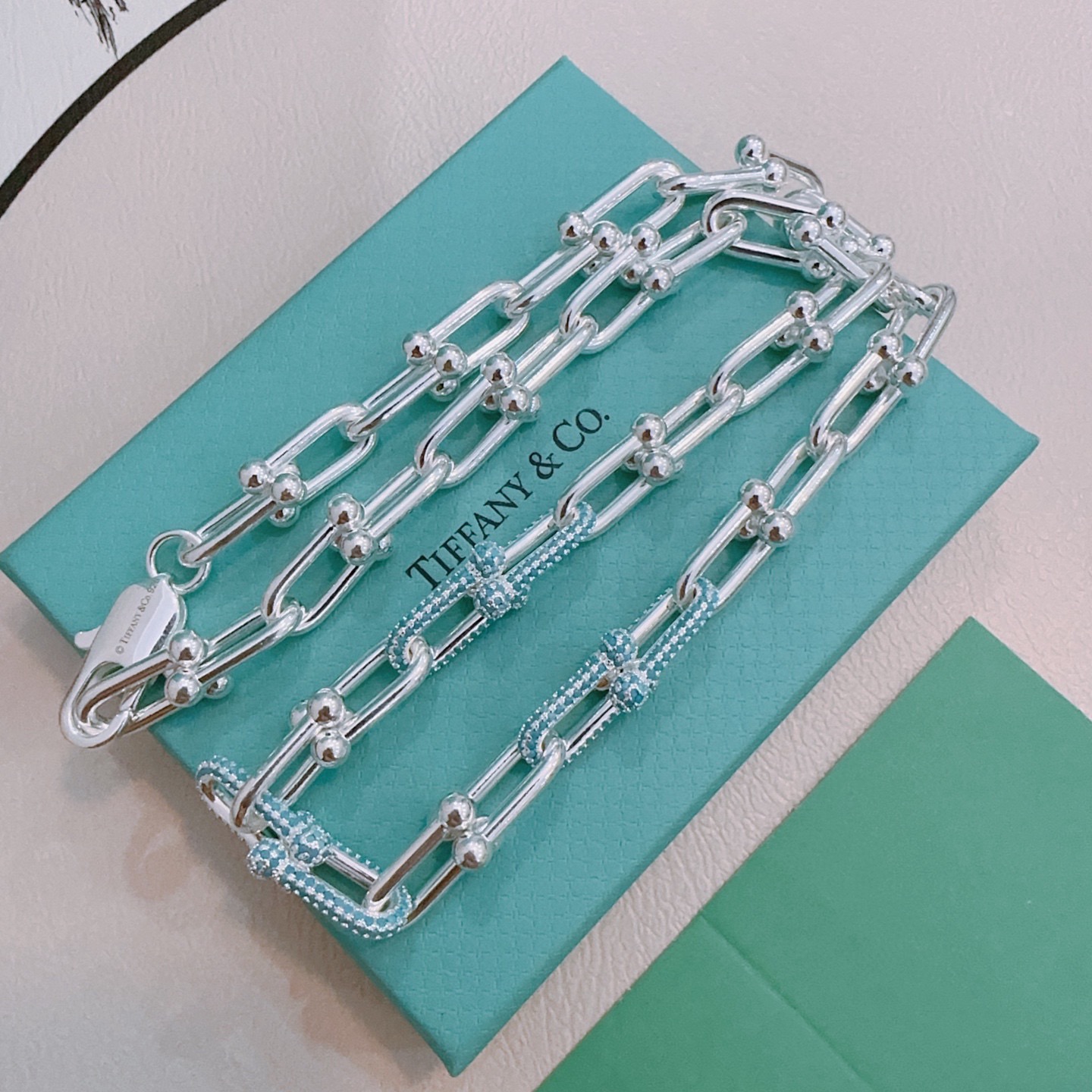 NO:604310,New blue diamond Tiffany necklace TIFFNY&CO. Counter Seiko silver version same as star style Retro distressed style Original replica Purely handmade ~ Genuine open mold trendy and fashionable must-have Can be worn by both men and women Same style for couples Rock and punk silver style Trendy and versatile Same style as official website, boutique jewelry, tiffany, necklace19860909新款蓝钻蒂芙尼项链TIFFNY&CO. 专柜精工银版本明星同款 复古做旧风 原版复刻 纯手工打造 ～正品开模潮流时尚必备 男女均可佩戴 情侣款同款 摇滚朋克银风格 潮流百搭 官网同款,饰品精品,tiffany,necklace,Jewelry