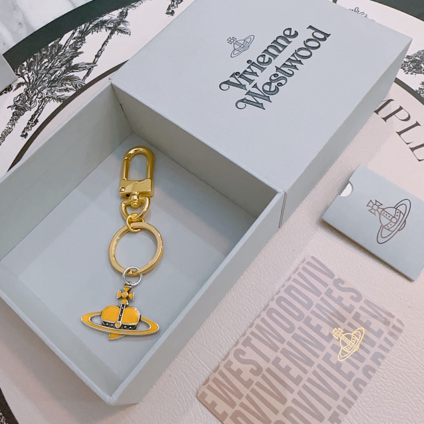 NO:604348,New product release, Queen Mother Keychain, bag buckle, the latest bag charms are of a higher grade, the same Anger Forest series classic model with celebrities, co-branded design concept keychain series, details are distressed, non-market glossy version, this one has been out, the best-selling model in Queen Mother, very good match with trendy backpacks, jewelry boutiques, backpacks, keychains19860909新品发布 西太后钥匙扣 包包扣 最新款包包挂饰档次更高明星同款Anger Forest系列经典款联名设计理念钥匙扣系列 细节对版做旧处理 非市面亮面版型 这款一直在出 西太后里面热卖款 非常好搭配潮流背包,饰品精品,backpacks,keychain,Jewelry