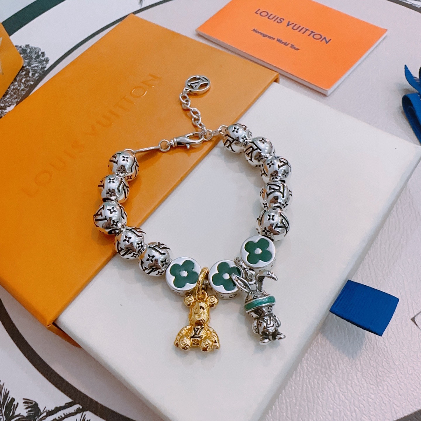 P205 高品质路易威登LV手链🇷🇼原单货🇷🇼专柜新款开模复古潮流时尚必备 男女均可佩戴 情侣款同款 摇滚朋克泰银风格 复古元素 潮流百搭 官网同款项链最新款链条档次更高明星经典款手链古巴链系列复古银手链
链长码数22cm20cm18cm可改长度
细节对版做旧处理 非市面亮面版型
这款一直在出 LV里面热卖款 非常好搭配潮流衣服👔🥿