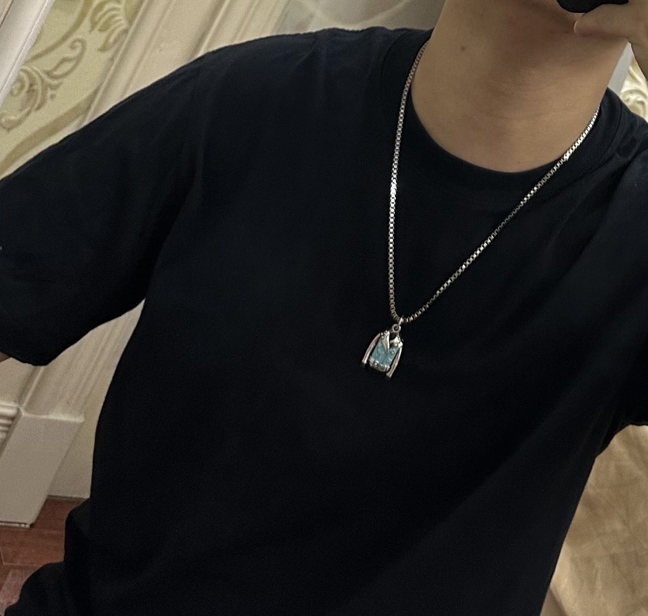 ❤️150包邮/原单代购级别
路易威登 LV项链🇷🇼原单货🇷🇼专柜新款开模复古潮流时尚必备 男女均可佩戴 情侣款同款 摇滚朋克泰银风格 复古元素 潮流百搭 官网同款项链最新款链条档次更高明星经典款项链系列复古银项链
链长60厘米可改长度
细节对版做旧处理 非市面亮面版型 
这款一直在出 LV里面热卖款 非常好搭配潮流衣服👔🥿