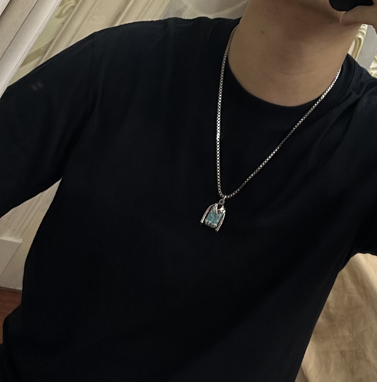 ❤️150包邮/原单代购级别
路易威登 LV项链🇷🇼原单货🇷🇼专柜新款开模复古潮流时尚必备 男女均可佩戴 情侣款同款 摇滚朋克泰银风格 复古元素 潮流百搭 官网同款项链最新款链条档次更高明星经典款项链系列复古银项链
链长60厘米可改长度
细节对版做旧处理 非市面亮面版型 
这款一直在出 LV里面热卖款 非常好搭配潮流衣服👔🥿