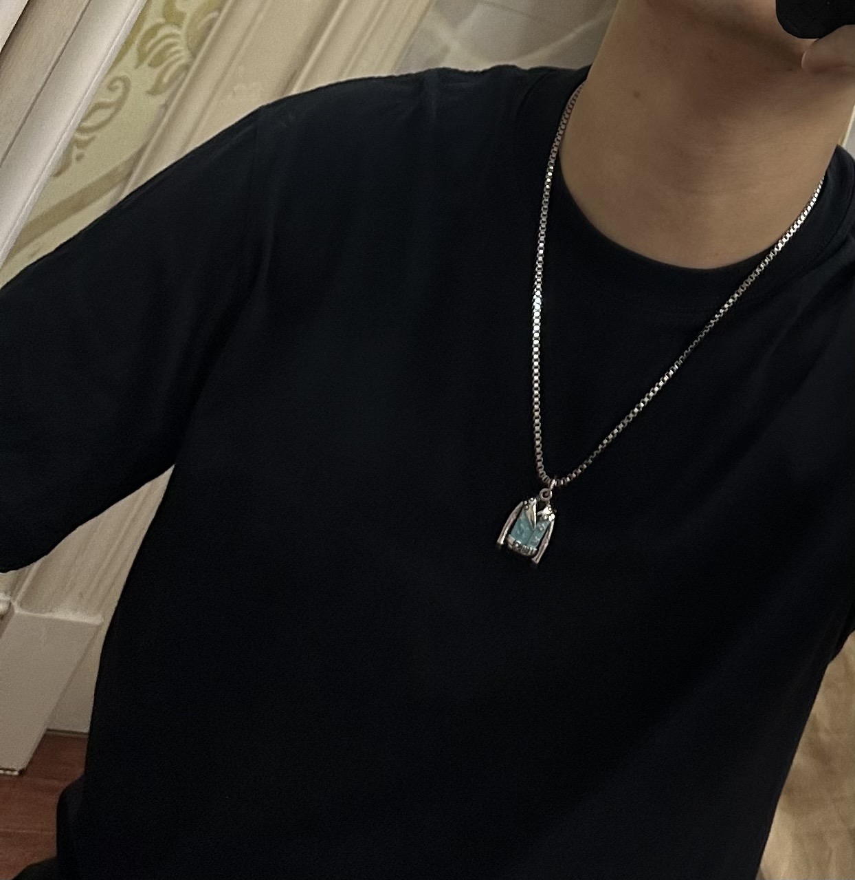 ❤️150包邮/原单代购级别
路易威登 LV项链🇷🇼原单货🇷🇼专柜新款开模复古潮流时尚必备 男女均可佩戴 情侣款同款 摇滚朋克泰银风格 复古元素 潮流百搭 官网同款项链最新款链条档次更高明星经典款项链系列复古银项链
链长60厘米可改长度
细节对版做旧处理 非市面亮面版型 
这款一直在出 LV里面热卖款 非常好搭配潮流衣服👔🥿