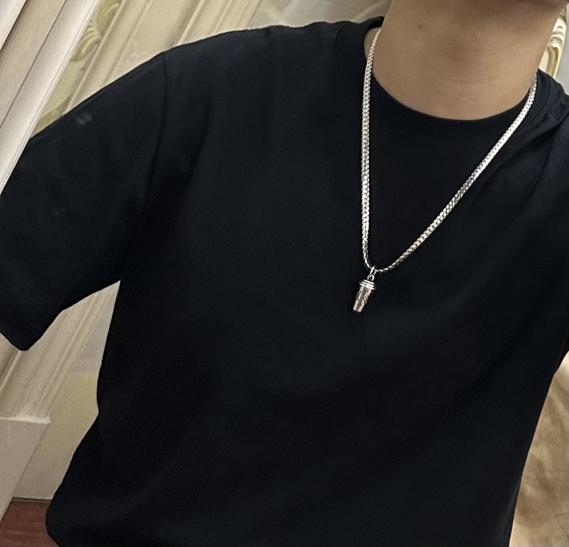 ❤️160包邮/原单代购级别
路易威登 LV项链🇷🇼原单货🇷🇼专柜新款开模复古潮流时尚必备 男女均可佩戴 情侣款同款 摇滚朋克泰银风格 复古元素 潮流百搭 官网同款项链最新款链条档次更高明星经典款项链系列复古银项链
链长60厘米可改长度
细节对版做旧处理 非市面亮面版型 
这款一直在出 LV里面热卖款 非常好搭配潮流衣服👔🥿