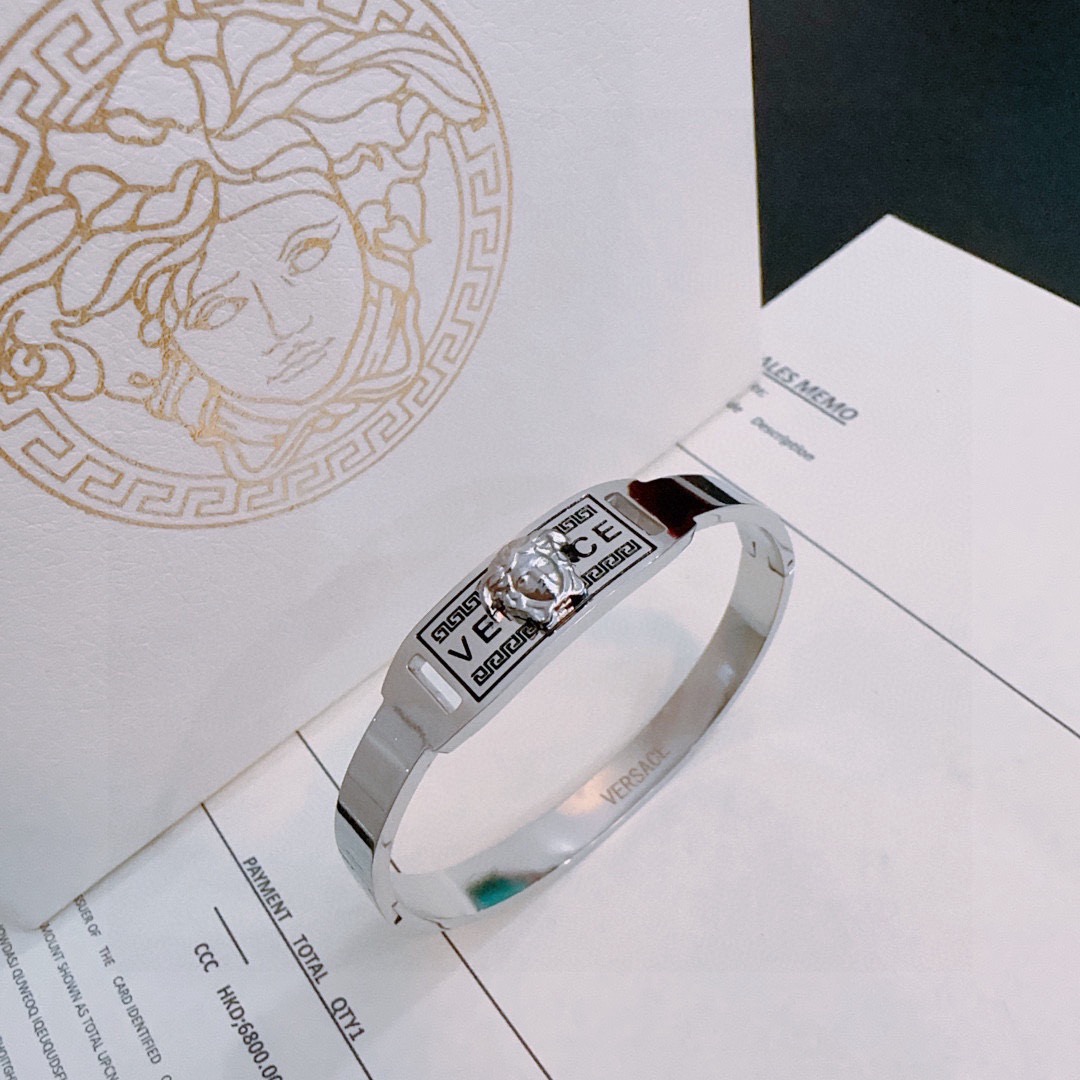 Versace Jewelry Dumeisa logo bracelet, diamond inlaid, exquisite craftsmanship — photo 2
