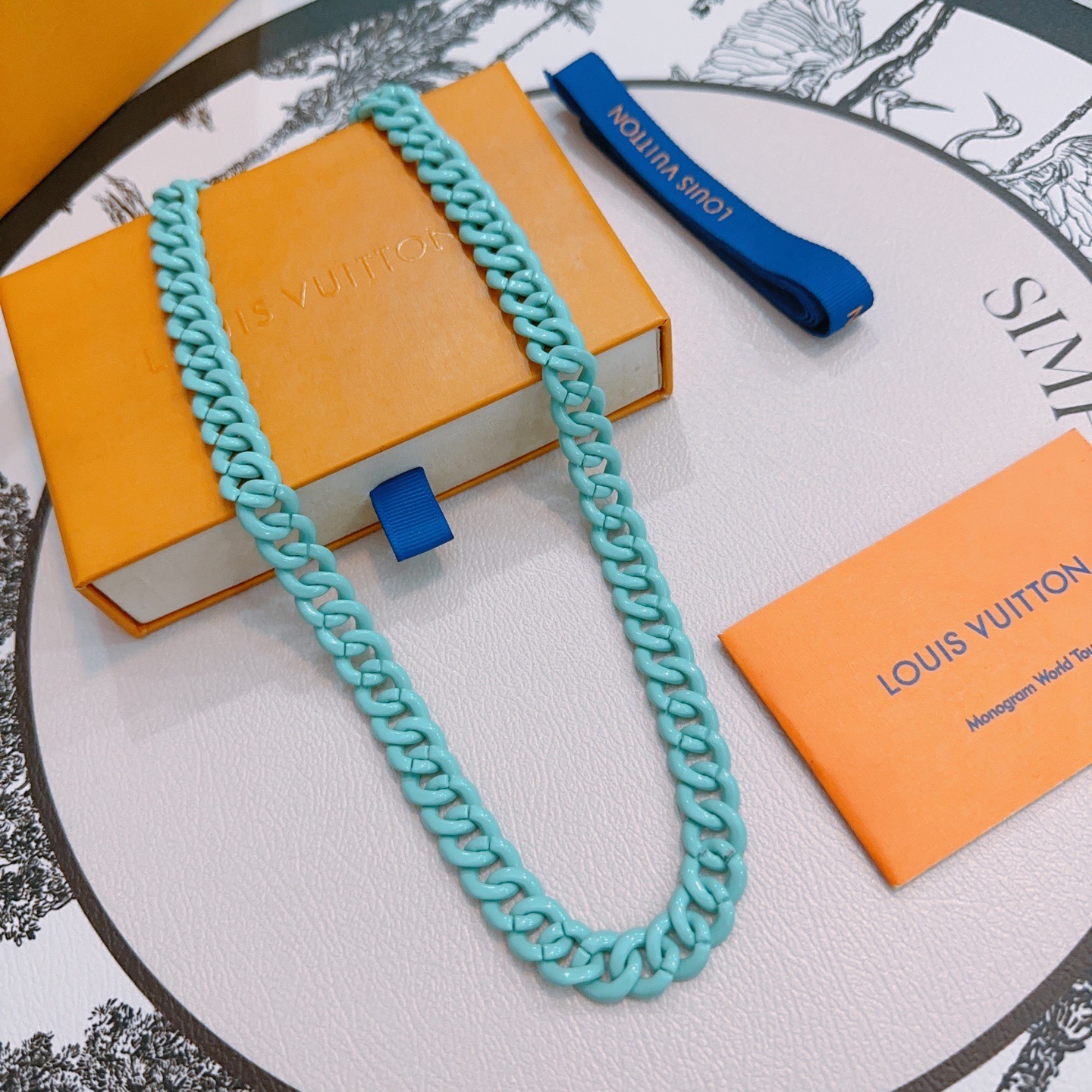 NO:642640,LV Louis Vuitton necklace original single goods counter new open mold retro trendy fashion must-have. Can be worn by both men and women. The same style for couples. Rock punk Thai silver style. Retro elements. Trendy and versatile. The same necklace from the official website. The latest chain has a higher grade. Star classic necklace series retro silver necklace. The chain length is 60 cm and the length can be changed. The details are distressed. Non-market glossy version. This model has been on the market. This is a hot-selling model in LV. It goes well with trendy clothes, jewelry boutiques, louis vuitton, louis  vuitton,necklace19860909LV路易威登项链原单货专柜新款开模复古潮流时尚必备 男女均可佩戴 情侣款同款 摇滚朋克泰银风格 复古元素 潮流百搭 官网同款项链最新款链条档次更高明星经典款项链系列复古银项链 链长60厘米可改长度 细节对版做旧处理 非市面亮面版型 这款一直在出 LV里面热卖款 非常好搭配潮流衣服,饰品精品,louis vuitton,louis vuitton,necklace,Jewelry