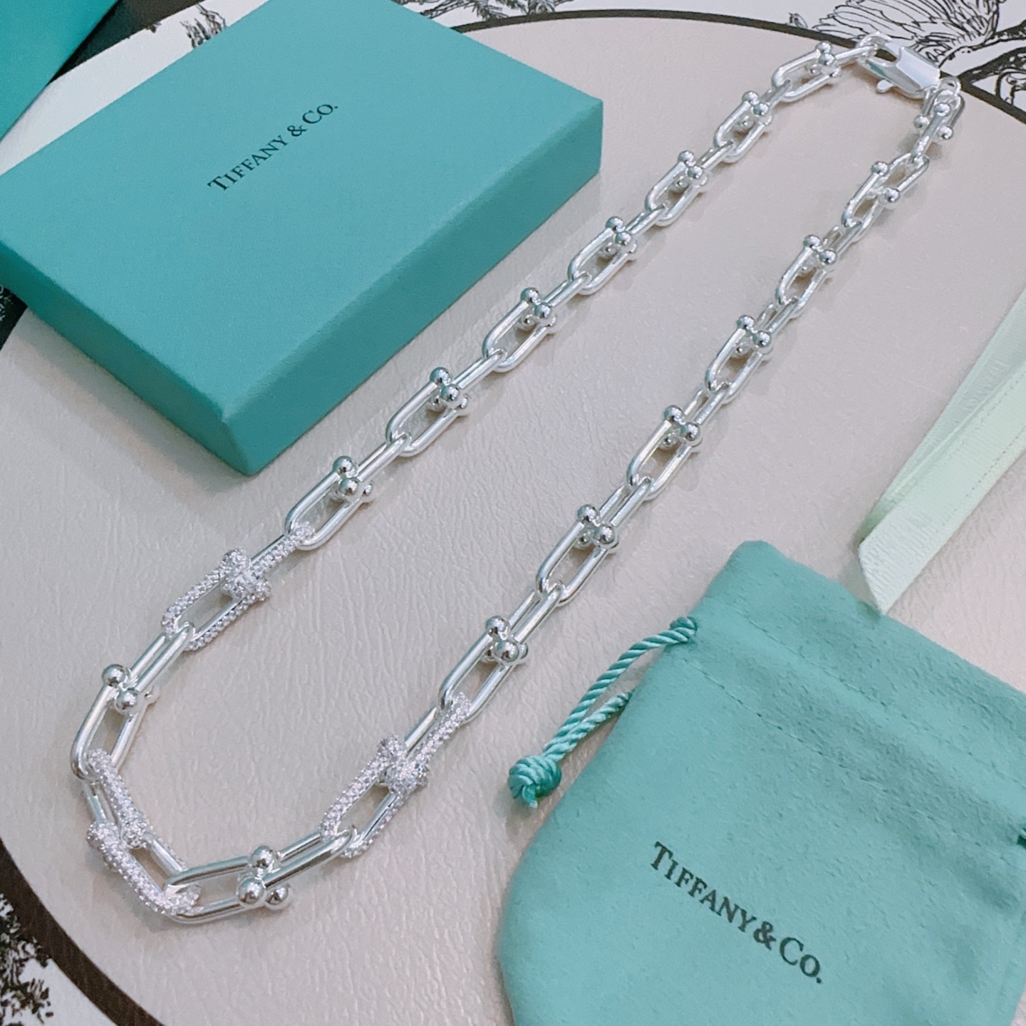 NO:642667,New Pink Diamond Tiffany Necklace TIFFNY&CO. Counter Seiko Silver Version Same Style as Stars Retro Old Style Original Re-Engraved Handmade ~ Genuine Open Mold Trendy Fashion Must-Have Can Be Weared by Men and Women Same Style for Couples Rock and Punk Silver Style Trendy and Versatile Same Style as Official Website, Boutique Jewelry, Tiffany, Necklace19860909新款粉钻蒂芙尼项链TIFFNY&CO. 专柜精工银版本明星同款 复古做旧风 原版复刻 纯手工打造 ～正品开模潮流时尚必备 男女均可佩戴 情侣款同款 摇滚朋克银风格 潮流百搭 官网同款,饰品精品,tiffany,necklace,Jewelry