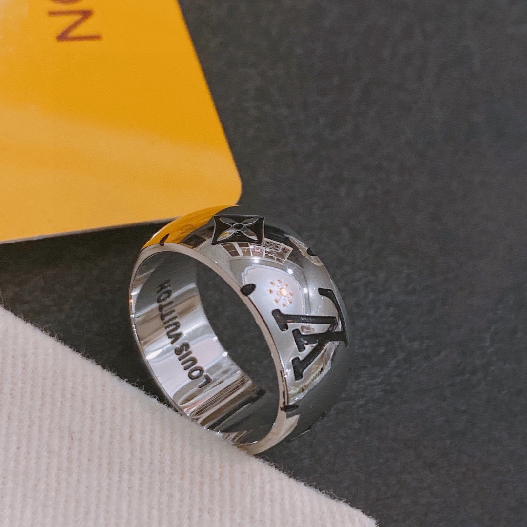 NO:642700,New style original item LV ring Louis Vuitton Louis Vuitton counter same material hot style shipping unique design retro avant-garde. Code number 6 7 8 9 10 11, fine jewelry, louis vuitton, louis vuitton, louis vuitton, ring19860909新款 原单货 LV 戒指 Louis Vuitton 路易威登 专柜一致材质 火爆款出货 设计独特 复古前卫. 码数6 7 8 9 10 11,饰品精品,louis vuitton,louis vuitton,louis vuitton,ring,Jewelry