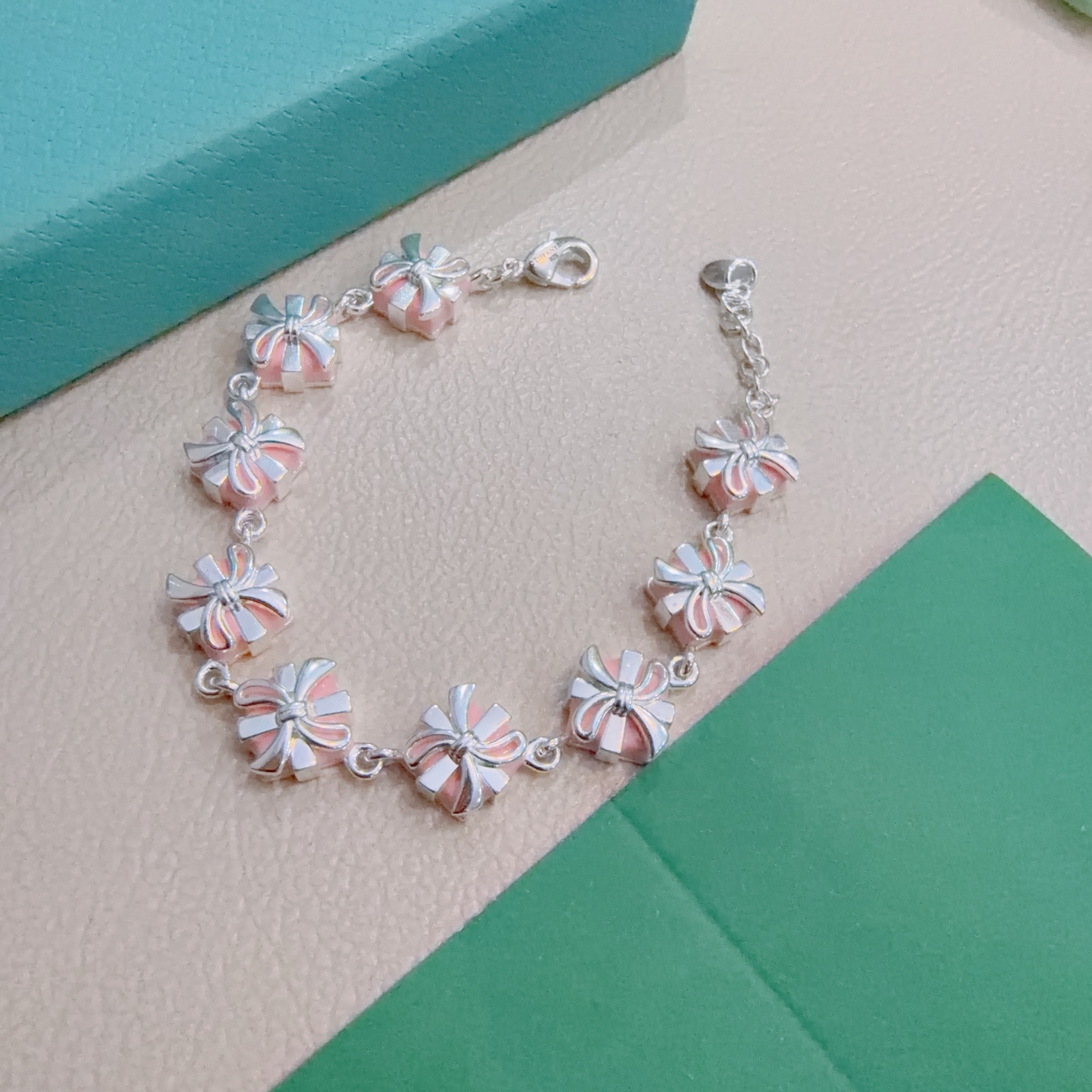 NO:642678,New Tiffany Necklace Bracelet TIFFNY&CO. Counter Seiko Silver Version Same Style as Stars Retro Old Style Original Re-Engraved Purely Handmade ~ Genuine Open Mold Trendy Fashion Must-Have Can Be Weared by Men and Women Same Style for Couples Rock and Punk Silver Style Trendy and Versatile Same Style as Official Website, Boutique Jewelry, Tiffany, Necklace, Bracelet19860909新款蒂芙尼项链手链TIFFNY&CO. 专柜精工银版本明星同款 复古做旧风 原版复刻 纯手工打造 ～正品开模潮流时尚必备 男女均可佩戴 情侣款同款 摇滚朋克银风格 潮流百搭 官网同款,饰品精品,tiffany,necklace,bracelet,Jewelry