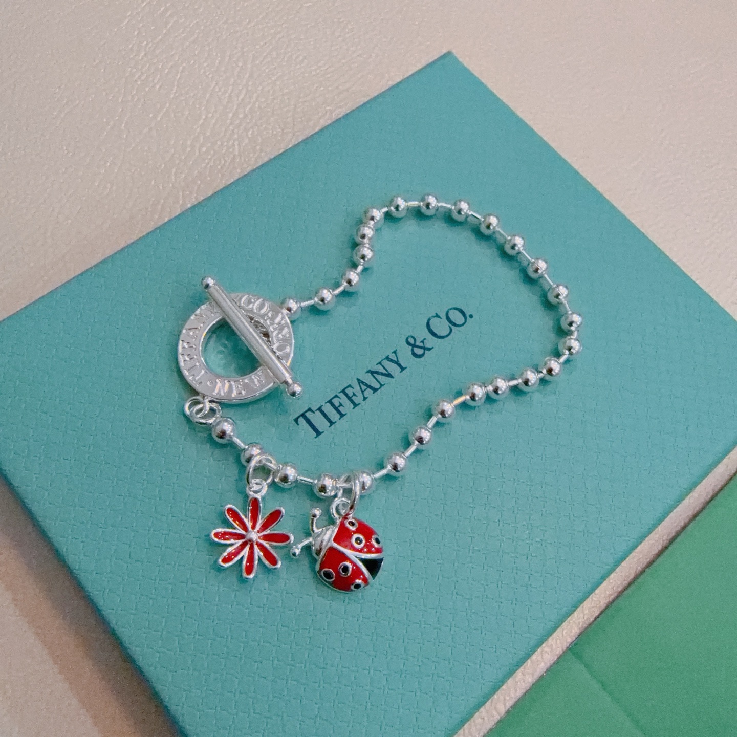 NO:642693,New Tiffany & Co. bracelet TIFFNY&CO. Counter Seiko silver version same as star style Retro old style Original replica Purely handmade ~ Authentic mold opening trend fashion must-have Can be worn by both men and women Same style for couples Rock and punk silver style Trendy and versatile Same style as official website, boutique jewelry, tiffany, bracelet19860909新款蒂芙尼手链TIFFNY&CO. 专柜精工银版本明星同款 复古做旧风 原版复刻 纯手工打造 ～正品开模潮流时尚必备 男女均可佩戴 情侣款同款 摇滚朋克银风格 潮流百搭 官网同款,饰品精品,tiffany,bracelet,Jewelry