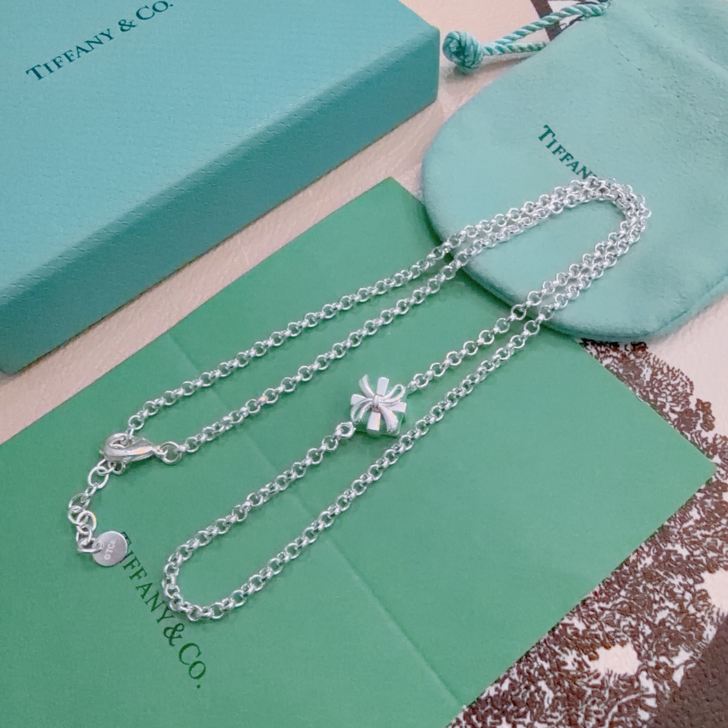 NO:642679,New Tiffany & Co. necklace TIFFNY&CO. Counter Seiko silver version, the same style as the star, retro old style, original replica, purely handmade ~ authentic mold opening, trendy and fashionable must-have, can be worn by both men and women, same style for couples, rock punk silver style, trendy and versatile, same style as the official website, boutique jewelry, tiffany, necklace19860909新款蒂芙尼项链TIFFNY&CO. 专柜精工银版本明星同款 复古做旧风 原版复刻 纯手工打造 ～正品开模潮流时尚必备 男女均可佩戴 情侣款同款 摇滚朋克银风格 潮流百搭 官网同款,饰品精品,tiffany,necklace,Jewelry