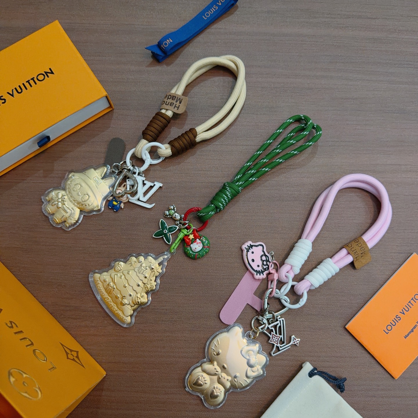 NO:642684,New product released in hard gold LV keychain LV bag buckle The latest bag charm is of a higher grade Stars have the same style Anger Forest series classic models co-branded design concept keychain series Details are distressed and not available in the market glossy version This has been out of the LV best-selling model Very good match with trendy backpacks, jewelry boutiques, louis vuitton, backpacks, keychain19860909新品硬金发布LV钥匙扣 lv包包扣 最新款包包挂饰档次更高明星同款Anger Forest系列经典款联名设计理念钥匙扣系列 细节对版做旧处理 非市面亮面版型 这款一直在出 lv里面热卖款 非常好搭配潮流背包,饰品精品,louis vuitton,backpacks,keychain,Jewelry