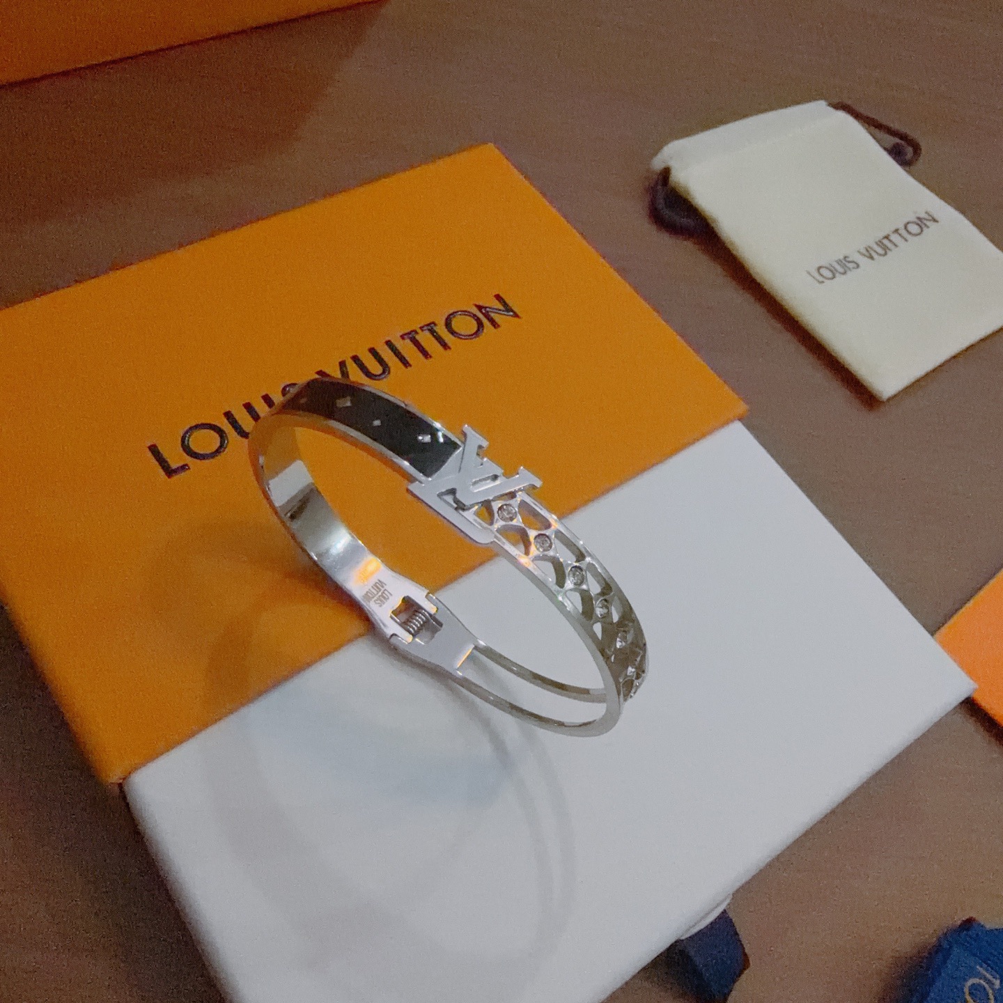 NO:665471,LV bracelet bracelet, new model, trendy and fashionable must-have, can be worn by both men and women, same style for couples, trendy and versatile, same style as the official website, latest style, jewelry boutique, louis vuitton, bracelet, bracelet19860909LV手链手镯 新款开模潮流时尚必备 男女均可佩戴 情侣款同款 潮流百搭 官网同款最新款,饰品精品,louis vuitton,bracelet,bracelet,Jewelry