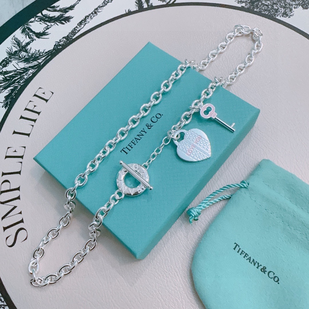 NO:643304,Tiffany TIFFNY&CO. Counter Seiko silver version star's same style, retro old style, original replica, handmade ~ authentic mold opening, trendy and fashionable must-have, can be worn by both men and women, same style for couples, rock punk silver style, trendy and versatile, same style as the official website (55cm), high-quality jewelry, tiffany19860909蒂芙尼 TIFFNY&CO. 专柜精工银版本明星同款 复古做旧风 原版复刻 纯手工打造 ～正品开模潮流时尚必备 男女均可佩戴 情侣款同款 摇滚朋克银风格 潮流百搭 官网同款（55cm）,饰品精品,tiffany,Jewelry
