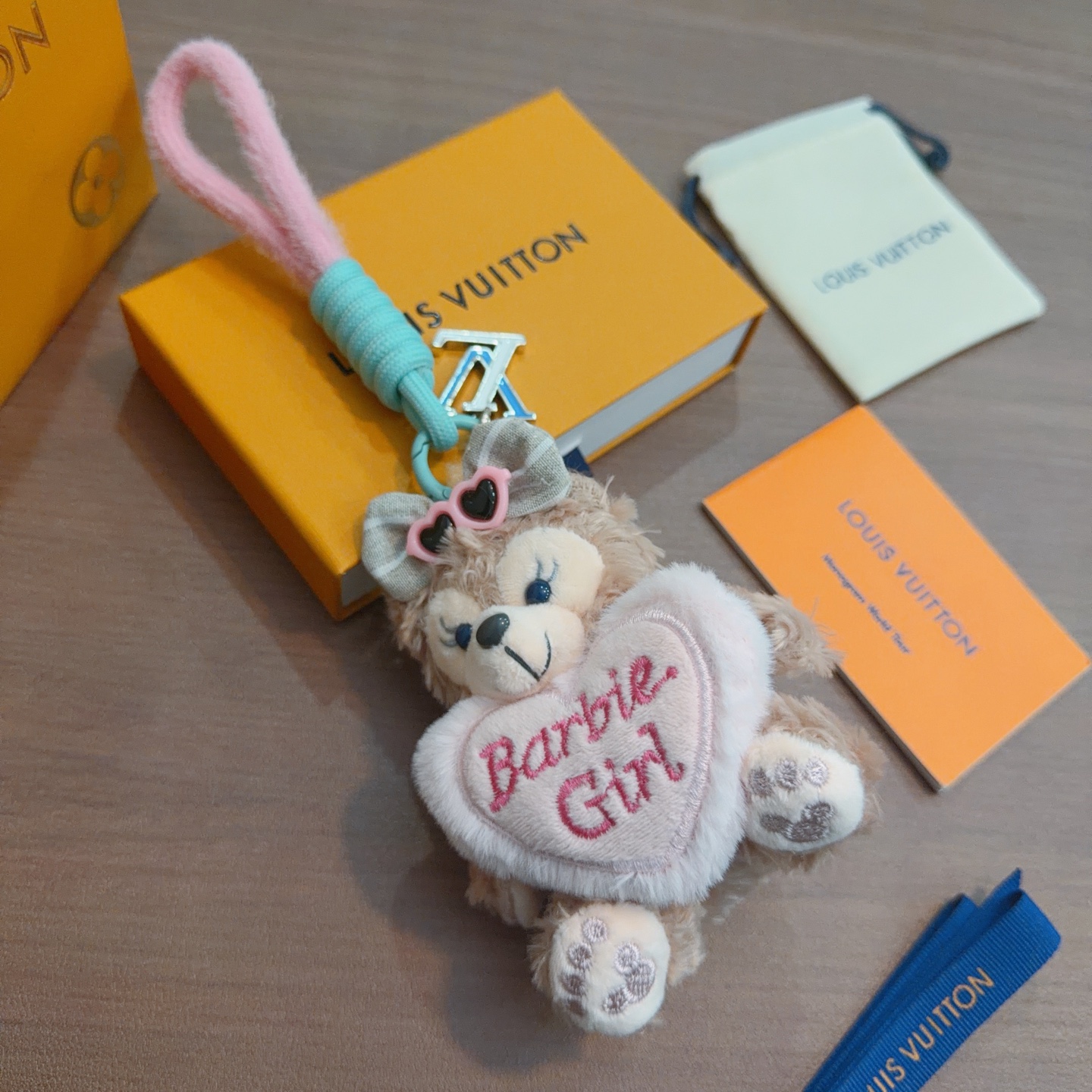 NO:643305,New product release LV keychain LV bag buckle The latest bag charms are of a higher grade Stars have the same style Anger Forest series classic models co-branded design concept keychain series The details are distressed The version is not available in the market glossy version This has been out of the LV best-selling model Very good match with trendy backpacks, jewelry boutiques, louis vuitton, backpacks, keychain19860909新品发布LV钥匙扣 lv包包扣 最新款包包挂饰档次更高明星同款Anger Forest系列经典款联名设计理念钥匙扣系列 细节对版做旧处理 非市面亮面版型 这款一直在出 lv里面热卖款 非常好搭配潮流背包,饰品精品,louis vuitton,backpacks,keychain,Jewelry