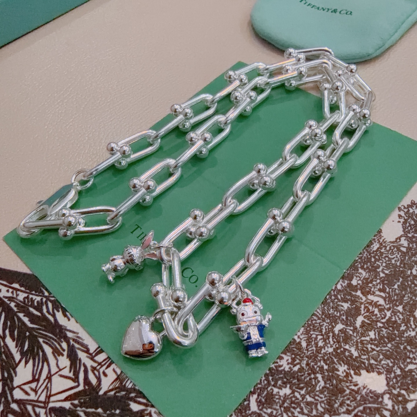 NO:643311,Tiffany necklace TIFFNY&CO. Counter Seiko silver version, the same style as the star, original replica, purely handmade ~ authentic mold opening, trendy and fashionable must-have, can be worn by both men and women, same style for couples, rock punk silver style, trendy and versatile, same style as the official website, boutique jewelry, tiffany, necklace19860909蒂芙尼项链TIFFNY&CO. 专柜精工银版本明星同款 原版复刻 纯手工打造 ～正品开模潮流时尚必备 男女均可佩戴 情侣款同款 摇滚朋克银风格 潮流百搭 官网同款,饰品精品,tiffany,necklace,Jewelry