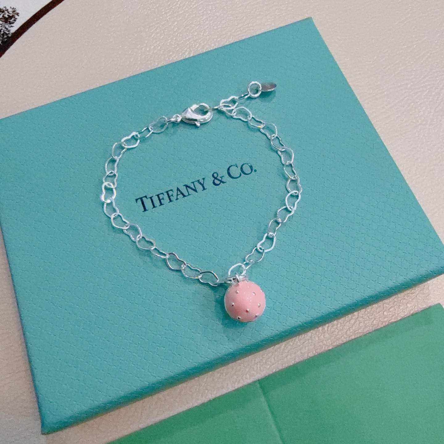 NO:643324,Tiffany & Co. Bracelet TIFFNY&CO. Counter Seiko Silver Version Same Style as Stars Original Re-Engraved Purely Handmade ~ Genuine Open Mold Fashion Must-Have Can Be Weared by Men and Women Same Style for Couples Rock and Punk Silver Style Trendy and Versatile Same Style as Official Website, Boutique Jewelry, Tiffany, Bracelet19860909蒂芙尼手链TIFFNY&CO. 专柜精工银版本明星同款 原版复刻 纯手工打造 ～正品开模潮流时尚必备 男女均可佩戴 情侣款同款 摇滚朋克银风格 潮流百搭 官网同款,饰品精品,tiffany,bracelet,Jewelry