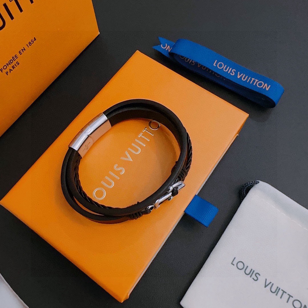 高品质路易威登LV牛皮手链🇷🇼原单货🇷🇼专柜新款开模复古潮流时尚必备 男女均可佩戴 情侣款同款 摇滚朋克