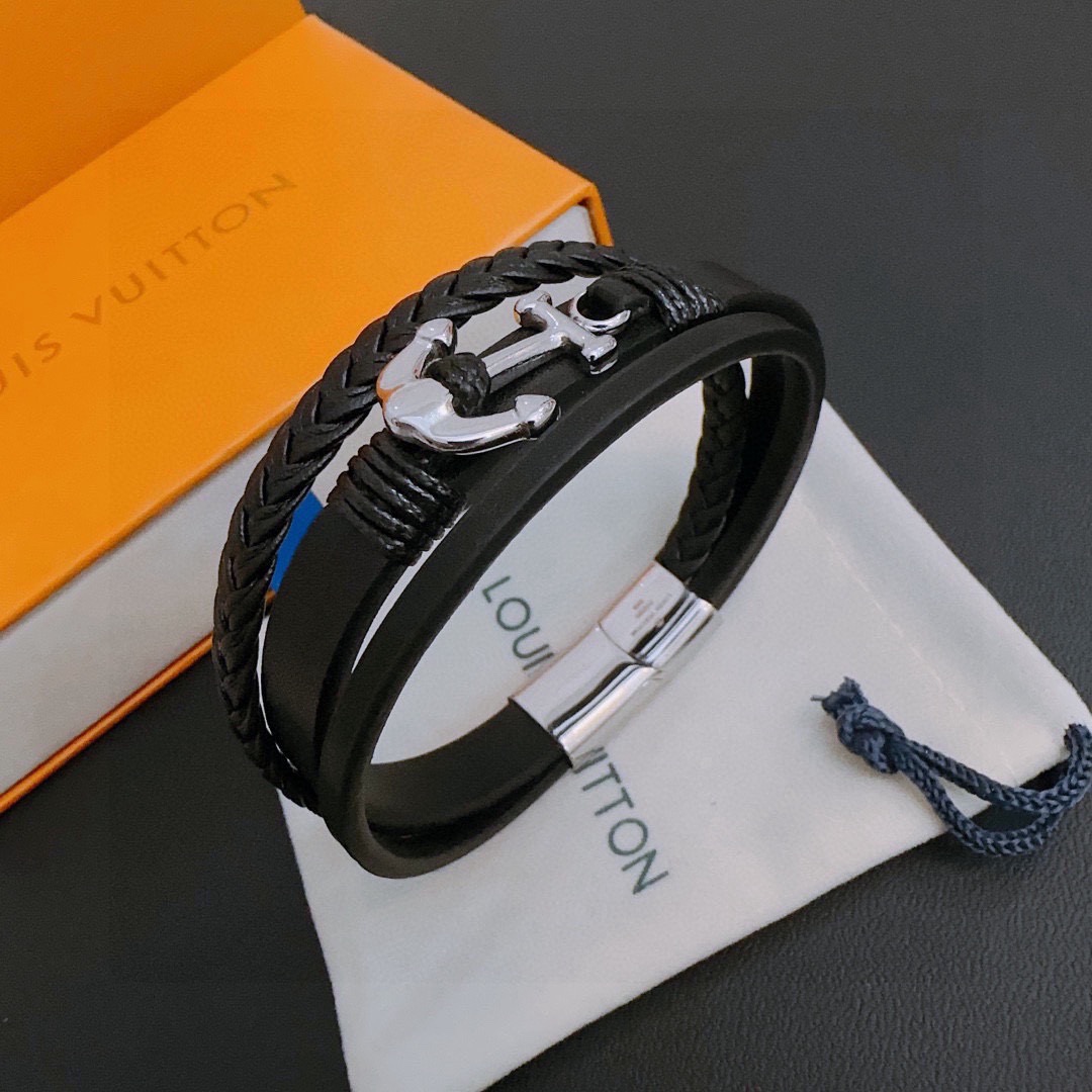高品质路易威登LV牛皮手链🇷🇼原单货🇷🇼专柜新款开模复古潮流时尚必备 男女均可佩戴 情侣款同款 摇滚朋克