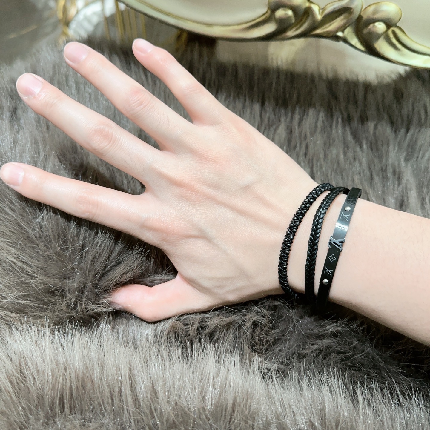 高品质LV路易威登牛皮手绳手链🇷🇼原单货🇷🇼专柜新款开模复古潮流时尚必备 男女均可佩戴 情侣款同款 摇滚