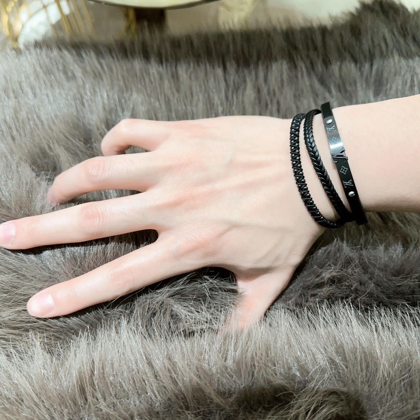 高品质LV路易威登牛皮手绳手链🇷🇼原单货🇷🇼专柜新款开模复古潮流时尚必备 男女均可佩戴 情侣款同款 摇滚