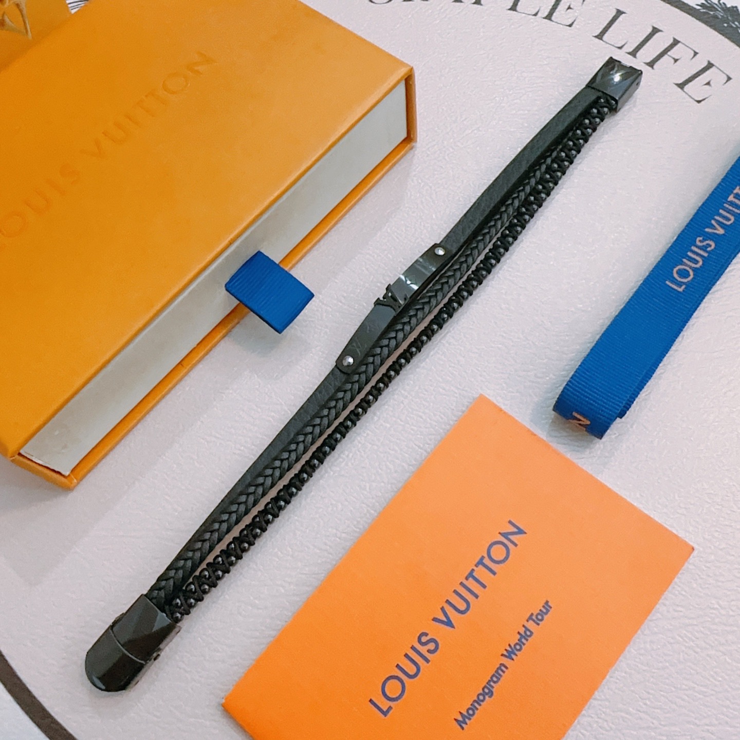 高品质LV路易威登牛皮手绳手链🇷🇼原单货🇷🇼专柜新款开模复古潮流时尚必备 男女均可佩戴 情侣款同款 摇滚