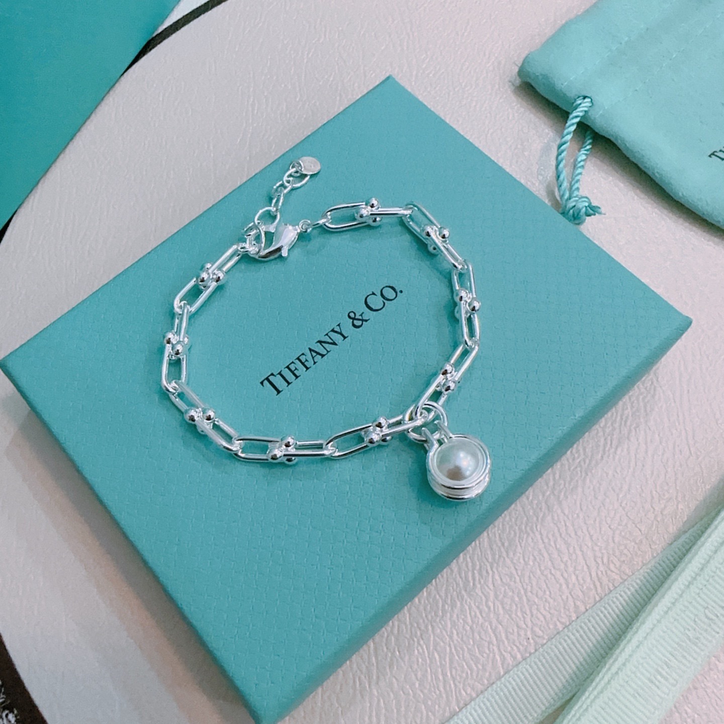 NO:665497,Tiffany TIFFNY&CO. Counter Seiko Silver Version Bracelet Same Style as Stars Retro Old Style Original Re-Engraved Purely Handmade ~ Genuine Open Mold Trendy Fashion Must-Have Can Be Weared by Men and Women Same Style for Couples Rock and Punk Silver Style Trendy and Versatile Same Style as Official Website, Boutique Jewelry, Tiffany, Bracelet19860909蒂芙尼 TIFFNY&CO. 专柜精工银版本手链明星同款 复古做旧风 原版复刻 纯手工打造 ～正品开模潮流时尚必备 男女均可佩戴 情侣款同款 摇滚朋克银风格 潮流百搭 官网同款,饰品精品,tiffany,bracelet,Jewelry