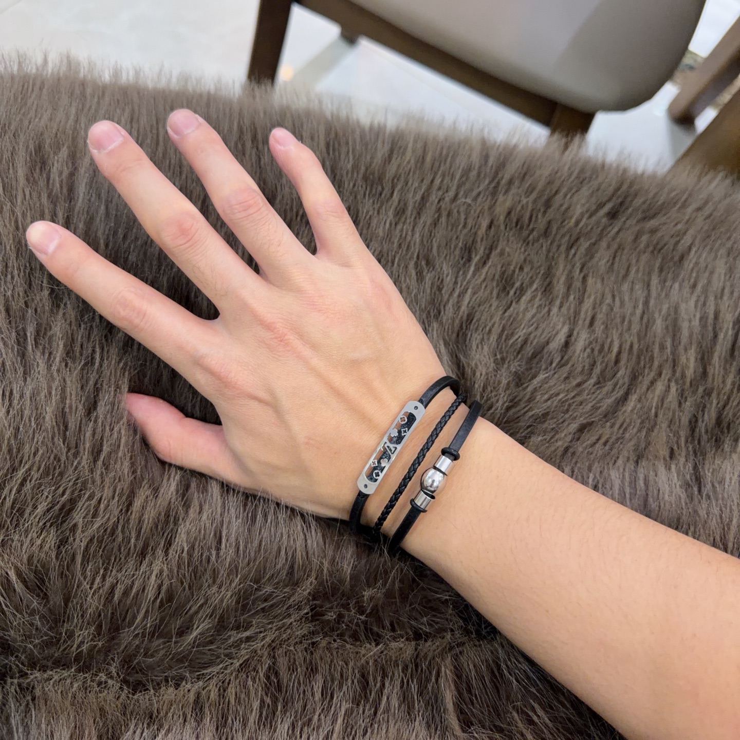 高品质LV路易威登牛皮手绳手链🇷🇼原单货🇷🇼专柜新款开模复古潮流时尚必备 男女均可佩戴 情侣款同款 摇滚