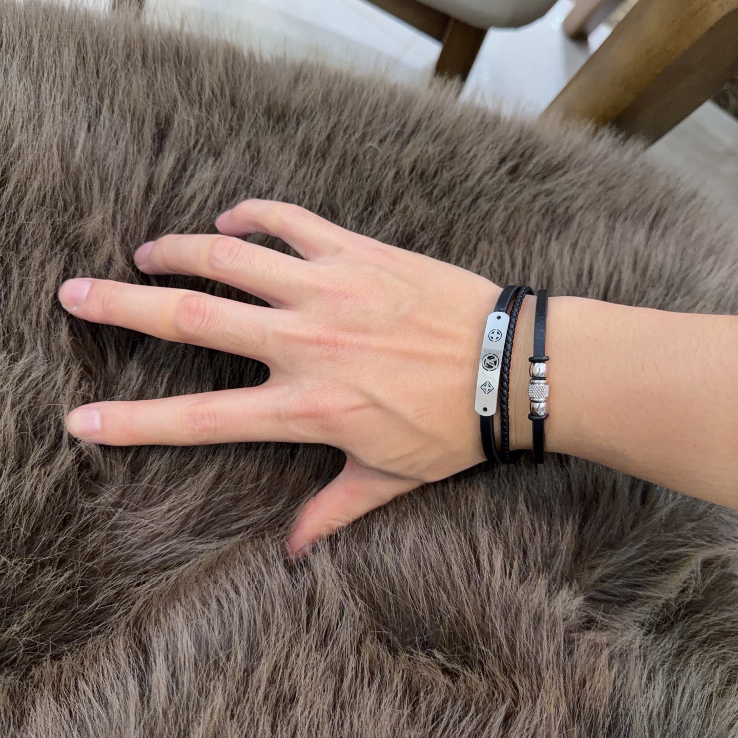 高品质LV路易威登牛皮手绳手链🇷🇼原单货🇷🇼专柜新款开模复古潮流时尚必备 男女均可佩戴 情侣款同款 摇滚