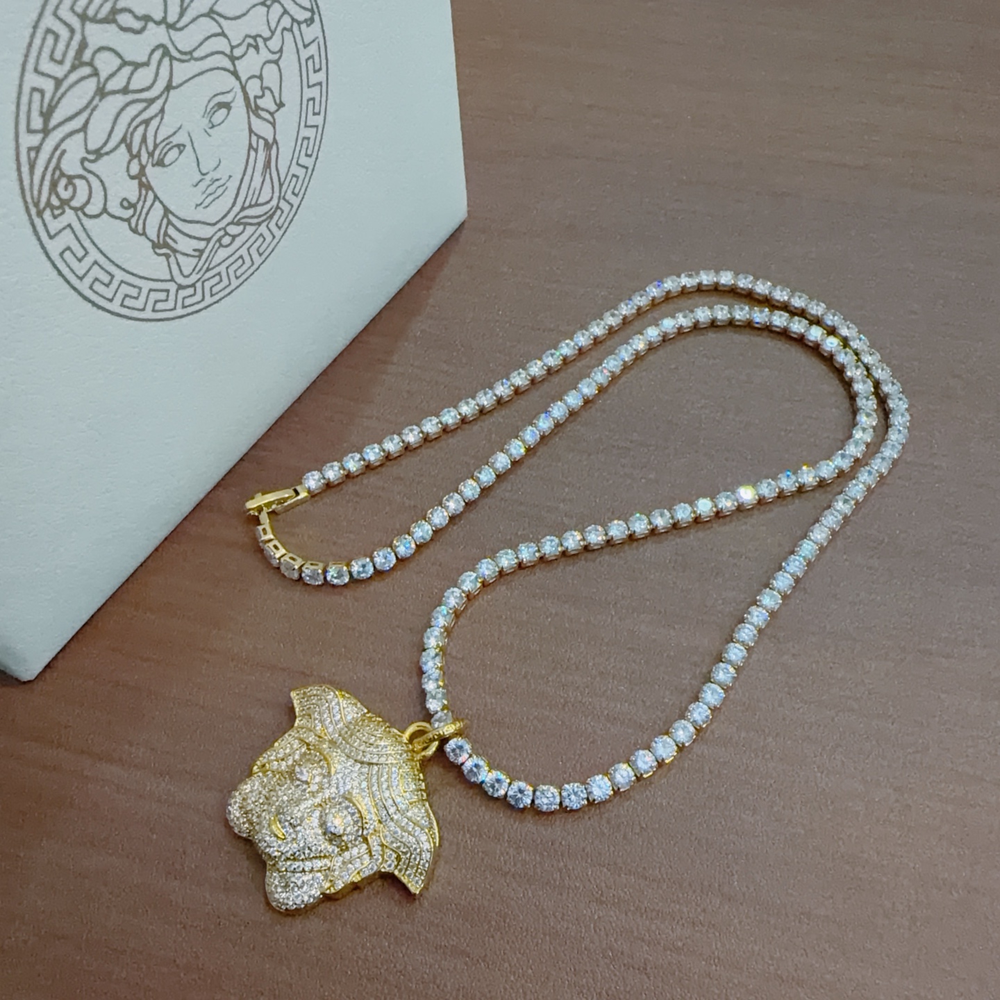 高品质范思哲项链美杜莎头像原单货专柜新款开模复古潮流时尚必备 男女均可佩戴 情侣款同款 摇滚朋克泰银风格