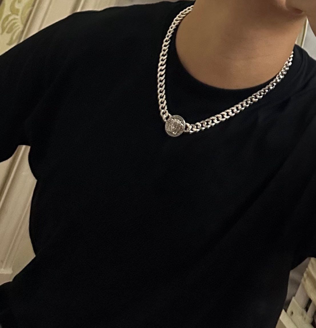 高品质范思哲项链美杜莎头像原单货专柜新款开模复古潮流时尚必备 男女均可佩戴 情侣款同款 摇滚朋克泰银风格