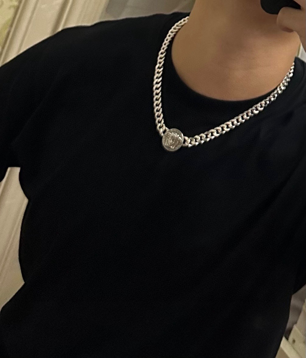 高品质范思哲项链美杜莎头像原单货专柜新款开模复古潮流时尚必备 男女均可佩戴 情侣款同款 摇滚朋克泰银风格