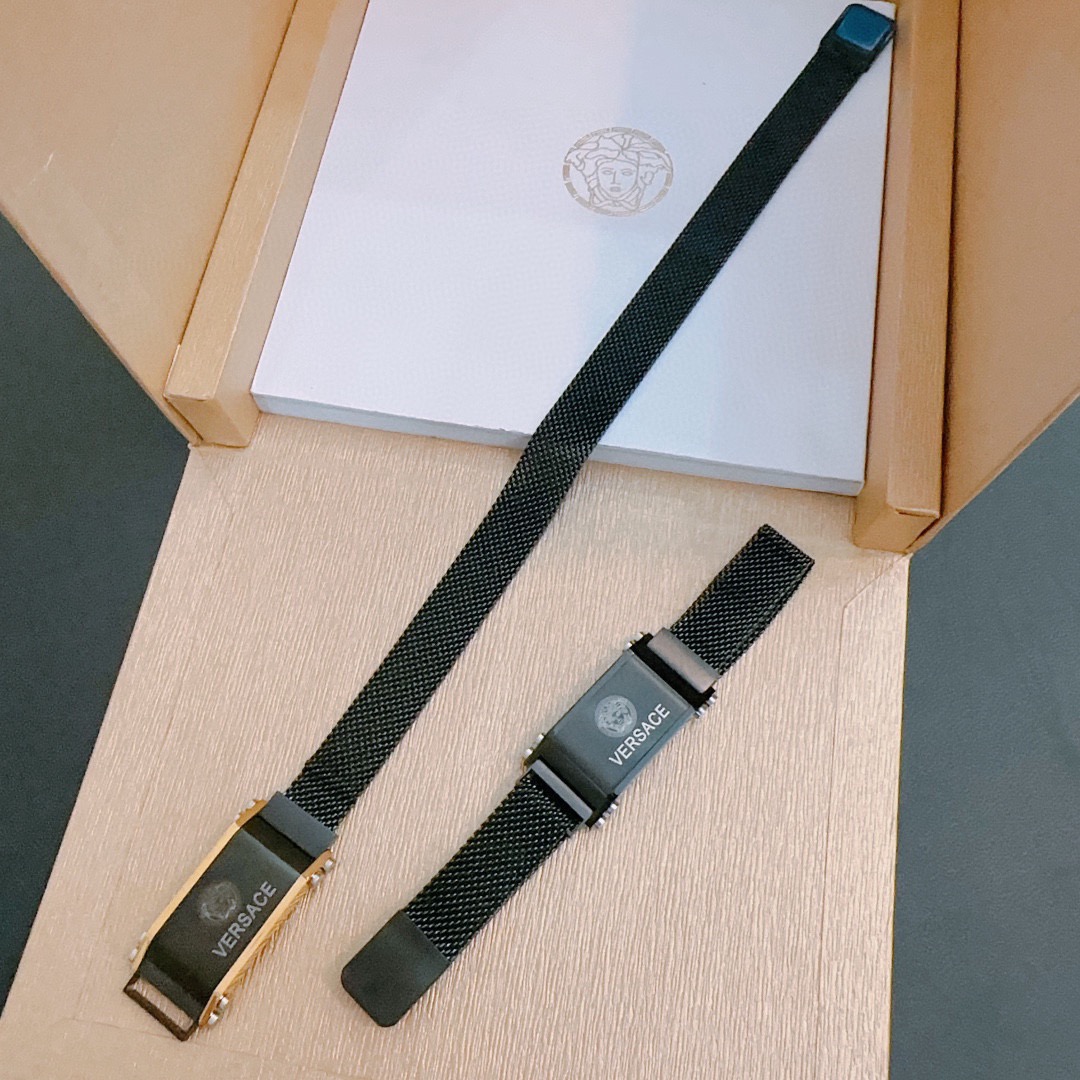 高品质范思哲手链美杜莎头像原单货专柜新款开模复古潮流时尚必备 男女均可佩戴 情侣款同款 摇滚朋克泰银风格