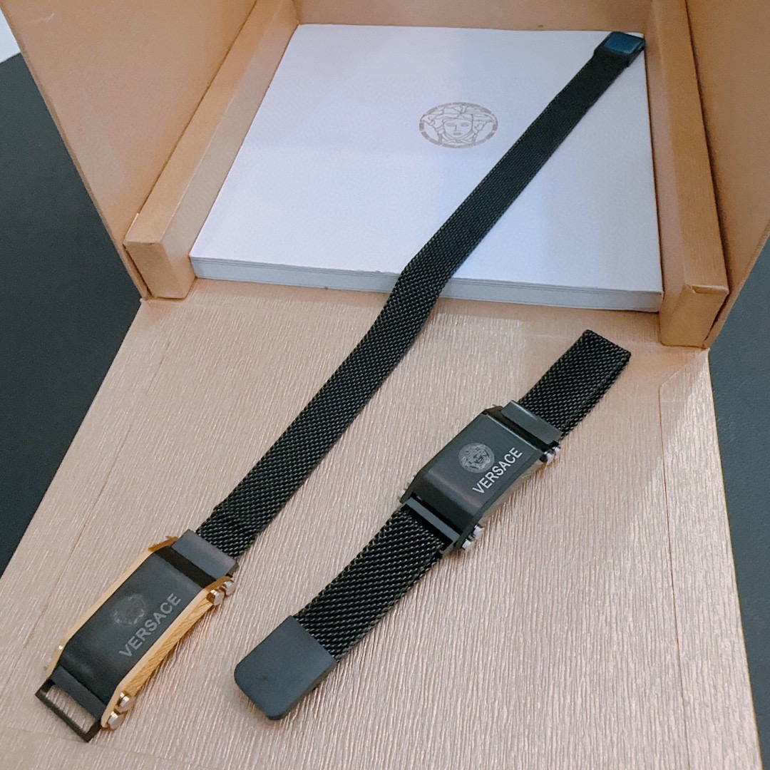 高品质范思哲手链美杜莎头像原单货专柜新款开模复古潮流时尚必备 男女均可佩戴 情侣款同款 摇滚朋克泰银风格