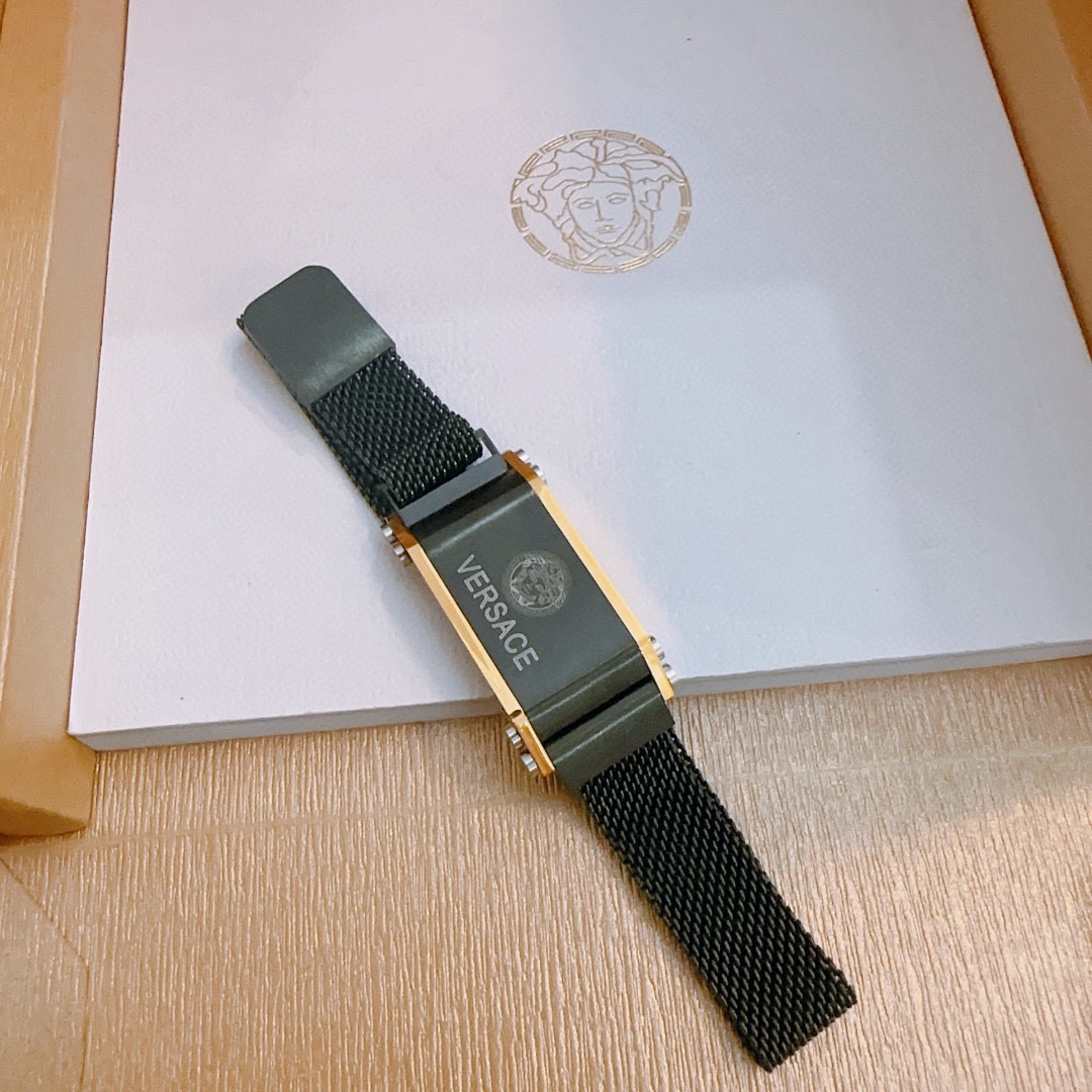 高品质范思哲手链美杜莎头像原单货专柜新款开模复古潮流时尚必备 男女均可佩戴 情侣款同款 摇滚朋克泰银风格