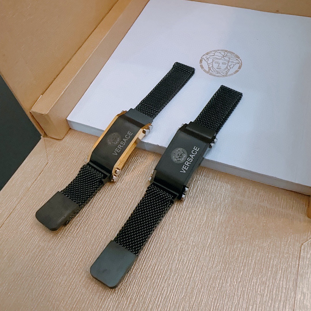 高品质范思哲手链美杜莎头像原单货专柜新款开模复古潮流时尚必备 男女均可佩戴 情侣款同款 摇滚朋克泰银风格