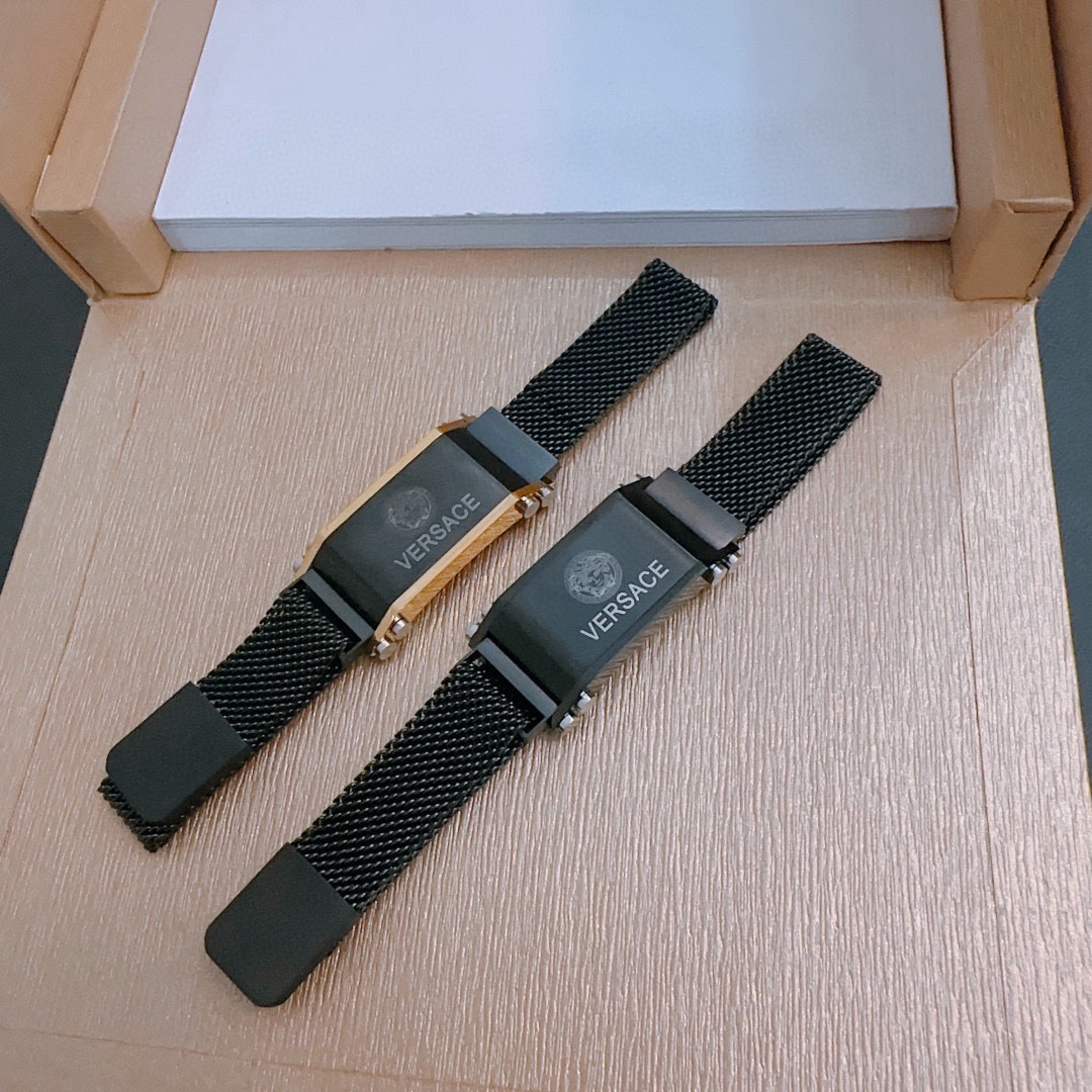 高品质范思哲手链美杜莎头像原单货专柜新款开模复古潮流时尚必备 男女均可佩戴 情侣款同款 摇滚朋克泰银风格