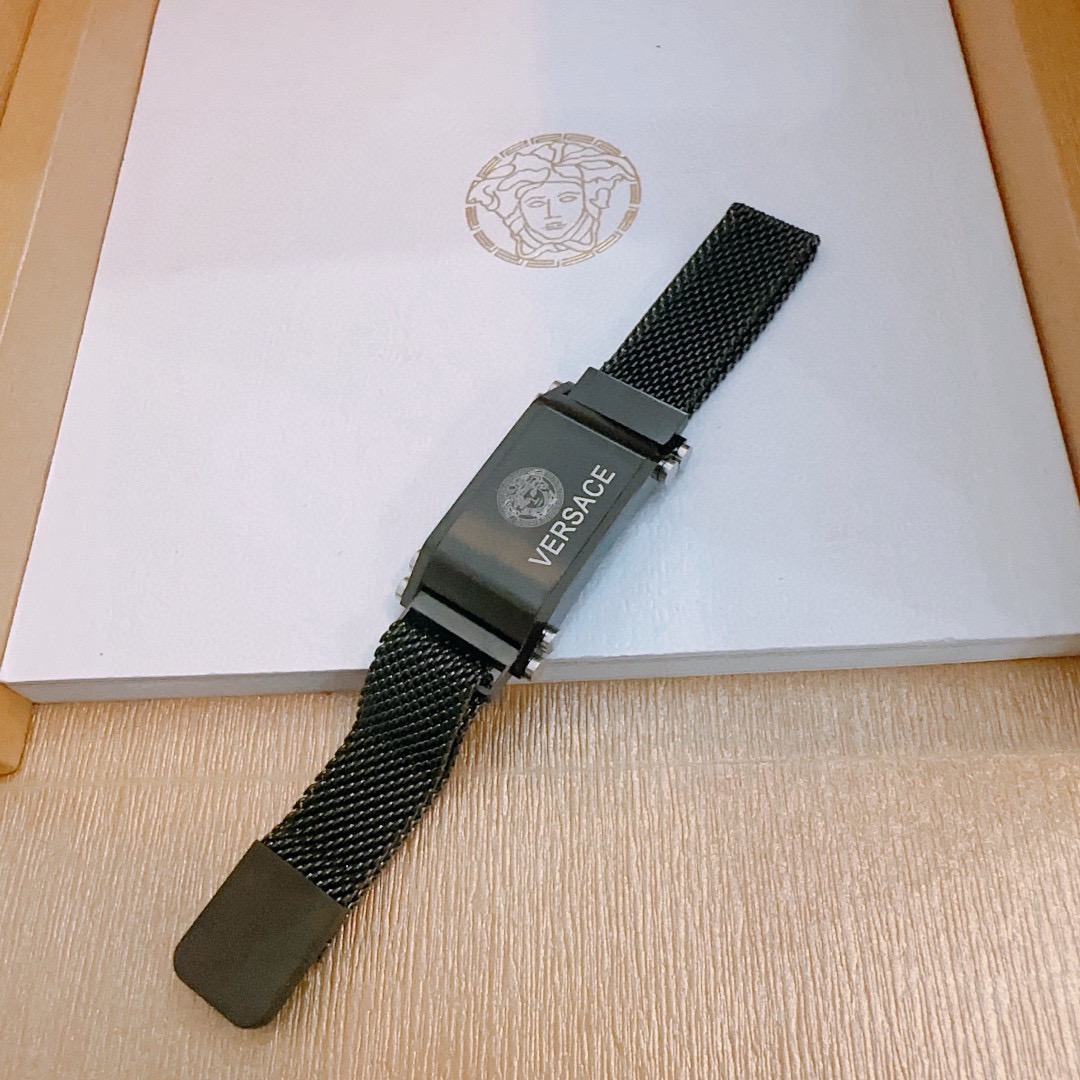 高品质范思哲手链美杜莎头像原单货专柜新款开模复古潮流时尚必备 男女均可佩戴 情侣款同款 摇滚朋克泰银风格