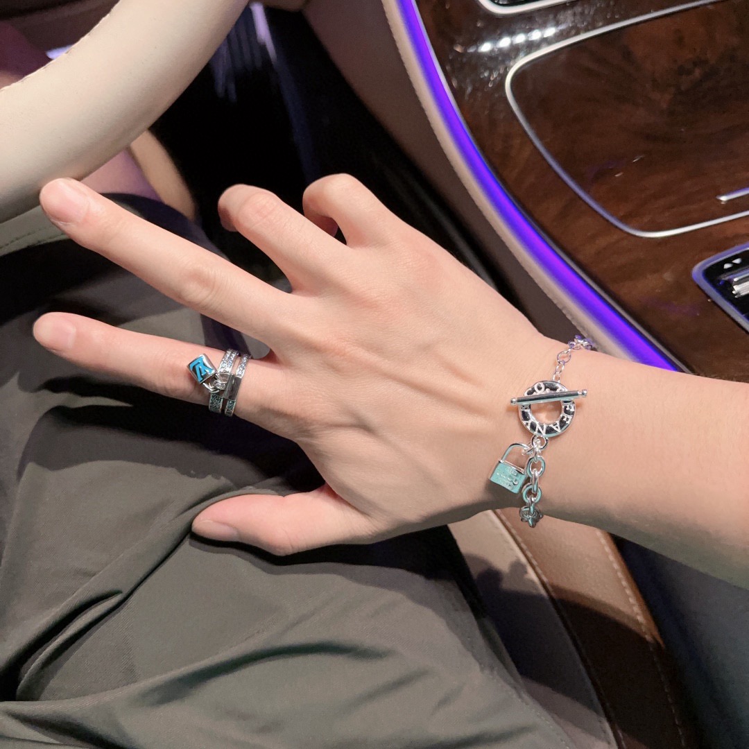 蒂芙尼🩵 TIFFNY&CO. 专柜精工银版本手链 明星同款 复古做旧风 原版复刻 纯手工打造 ～正品开