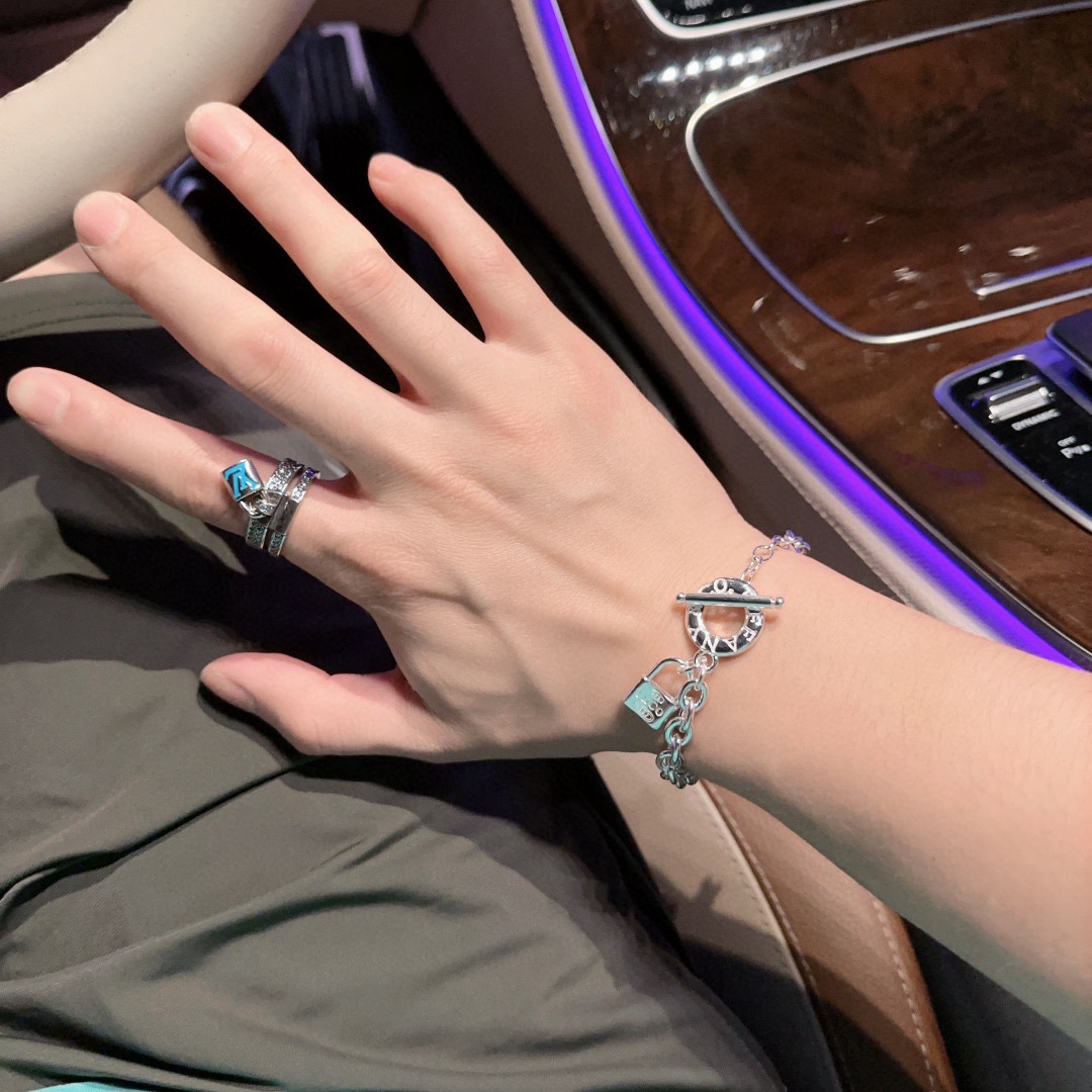 蒂芙尼🩵 TIFFNY&CO. 专柜精工银版本手链 明星同款 复古做旧风 原版复刻 纯手工打造 ～正品开