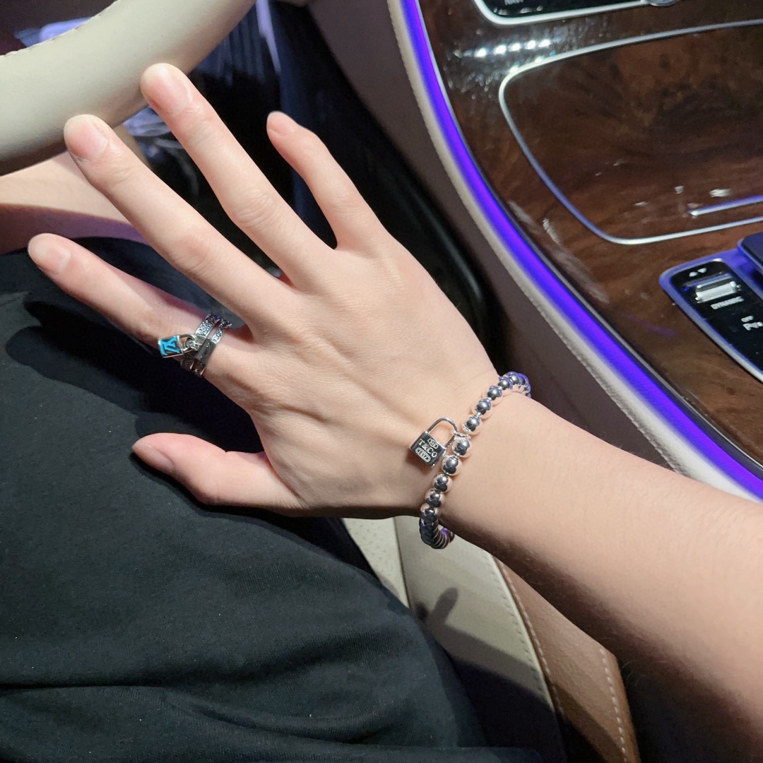 蒂芙尼手链🩵 TIFFNY&CO. 专柜精工银版本手链 明星同款 复古做旧风 原版复刻 纯手工打造 ～正