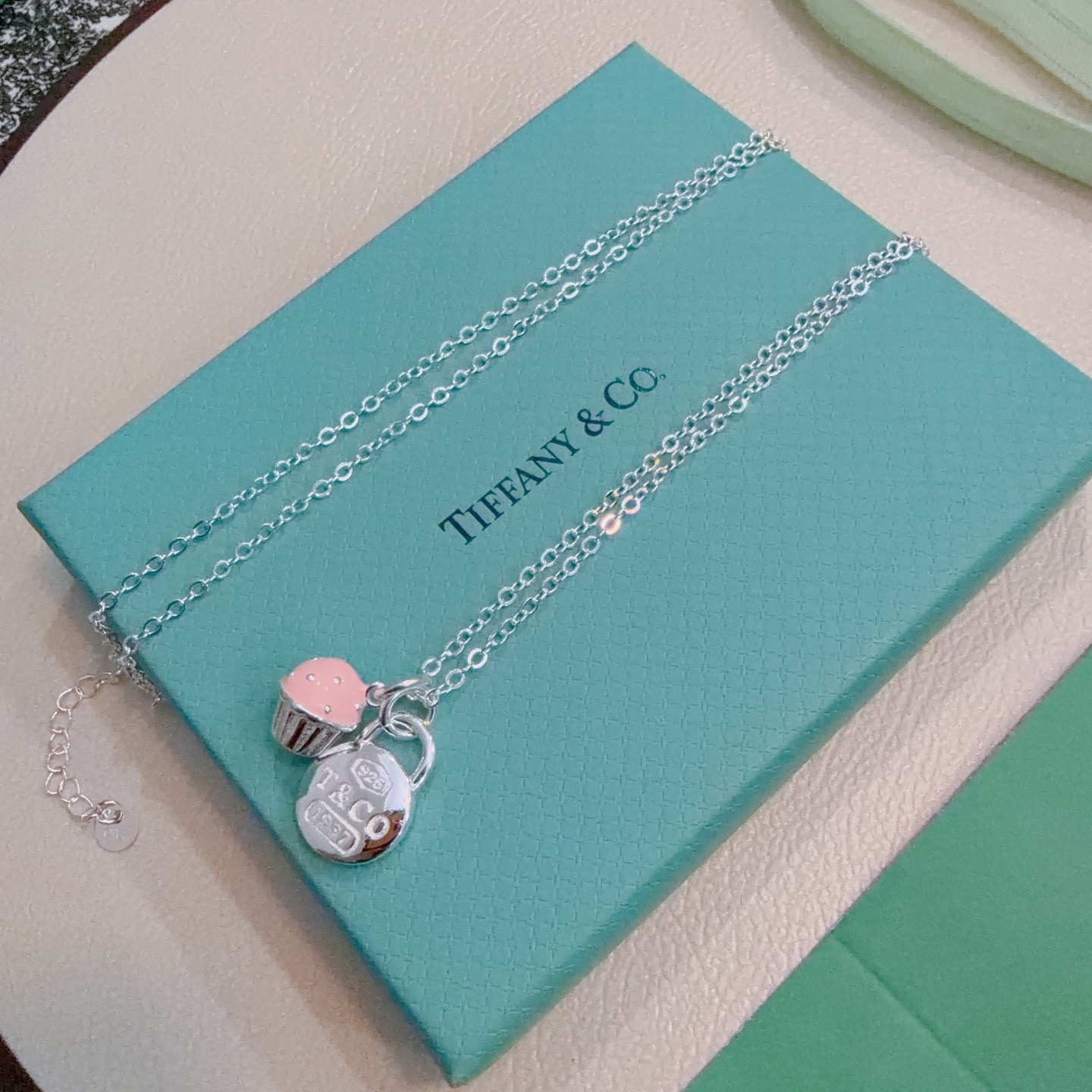 NO:678731,Tiffany & Co. necklace TIFFNY&CO. Counter Seiko silver version, the same style as the star, retro old style, original replica, purely handmade ~ authentic mold opening, trendy and fashionable must-have, can be worn by both men and women, same style for couples, rock punk silver style, trendy and versatile, same style as the official website, boutique jewelry, tiffany, necklace19860909蒂芙尼项链TIFFNY&CO. 专柜精工银版本明星同款 复古做旧风 原版复刻 纯手工打造 ～正品开模潮流时尚必备 男女均可佩戴 情侣款同款 摇滚朋克银风格 潮流百搭 官网同款,饰品精品,tiffany,necklace,Jewelry