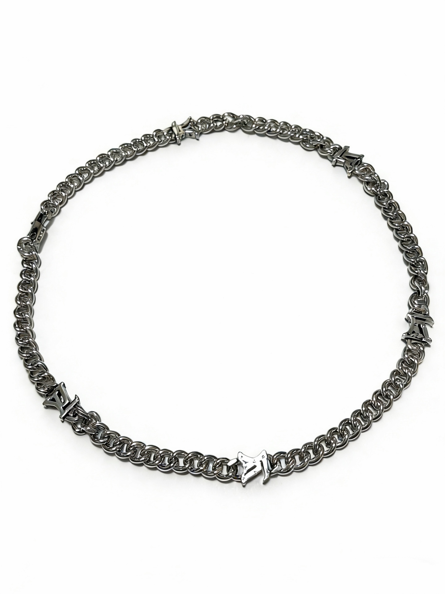 NO:678750,Louis Vuitton LV necklace original single goods counter new open mold retro trendy fashion must-have. Can be worn by both men and women. The same style for couples. Rock punk Thai silver style. Retro elements. Trendy and versatile. The same necklace from the official website. The latest chain has a higher grade. Star classic necklace series retro silver agate necklace. The chain length is 55 cm. The length can be changed. The details are distressed. Not available in the market. Glossy version. This one has been out. It is a hot-selling model in LV. It goes well with trendy clothes, high-quality jewelry, Louis Vuitton.  vuitton,louis vuitton,necklace19860909路易威登 LV项链原单货专柜新款开模复古潮流时尚必备 男女均可佩戴 情侣款同款 摇滚朋克泰银风格 复古元素 潮流百搭 官网同款项链最新款链条档次更高明星经典款项链系列复古银玛瑙项链 链长55厘米可改长度 细节对版做旧处理 非市面亮面版型 这款一直在出 LV里面热卖款 非常好搭配潮流衣服,饰品精品,louis vuitton,louis vuitton,necklace,Jewelry