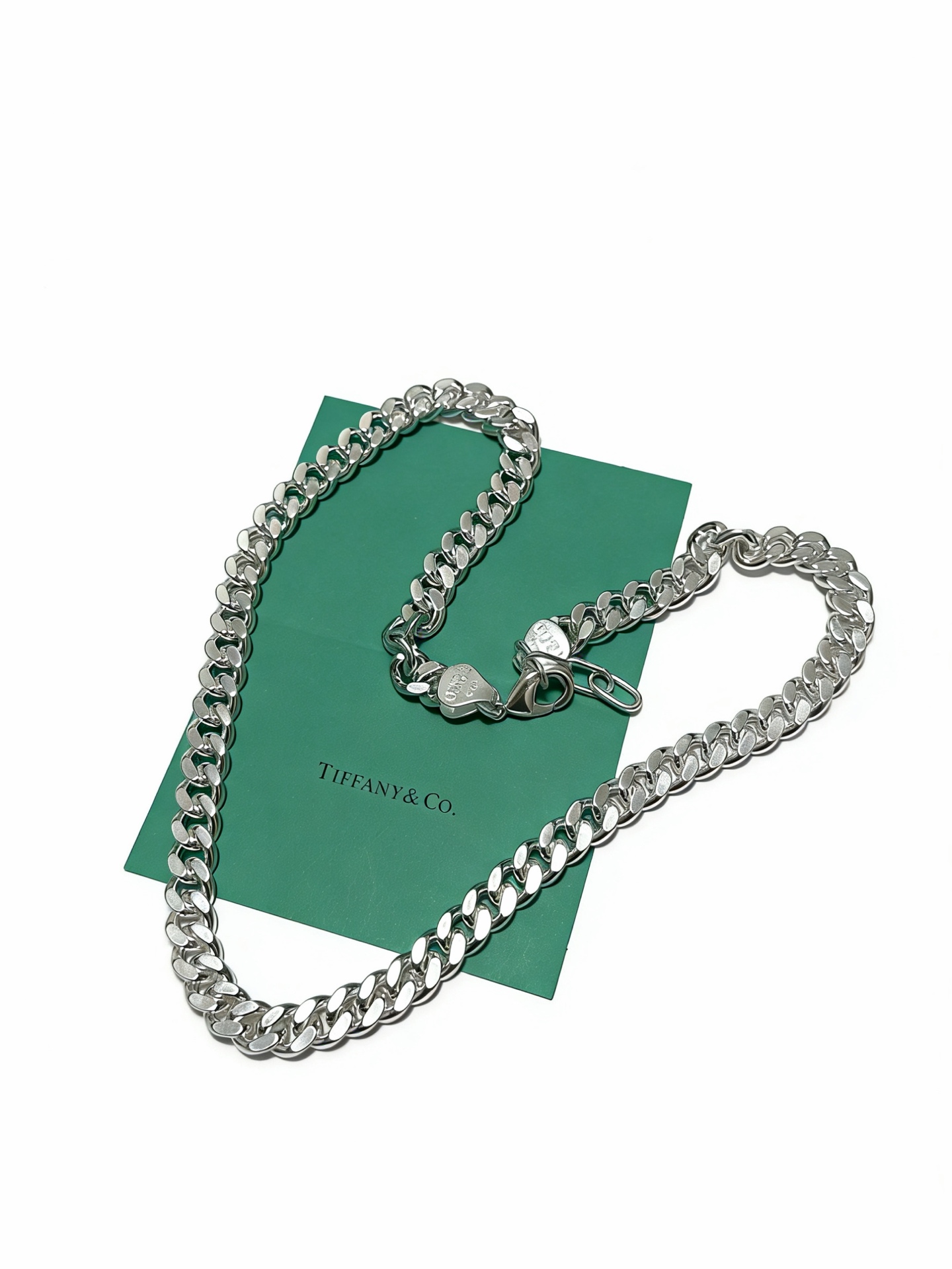 NO:678749,New Tiffany & Co. necklace TIFFNY&CO. Counter Seiko silver version, the same style as the star, retro old style, original replica, purely handmade ~ authentic mold opening, trendy and fashionable must-have, can be worn by both men and women, same style for couples, rock punk silver style, trendy and versatile, same style as the official website, boutique jewelry, tiffany, necklace19860909新款蒂芙尼项链TIFFNY&CO. 专柜精工银版本明星同款 复古做旧风 原版复刻 纯手工打造 ～正品开模潮流时尚必备 男女均可佩戴 情侣款同款 摇滚朋克银风格 潮流百搭 官网同款,饰品精品,tiffany,necklace,Jewelry