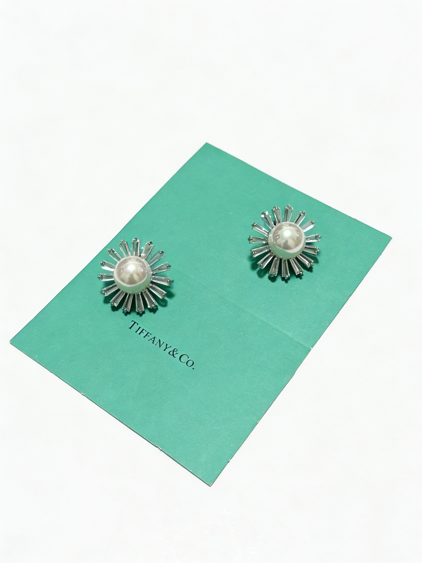 💰120 独家订制 ✨Tiff 蒂芙尼耳环纪念款  花絮 马眼 耳钉💘采用高碳钻 💎 顶级亚金材质镶嵌 铂金镶钻设计 ‼️绝对精工细造   优雅 大方💘💘💘耳环