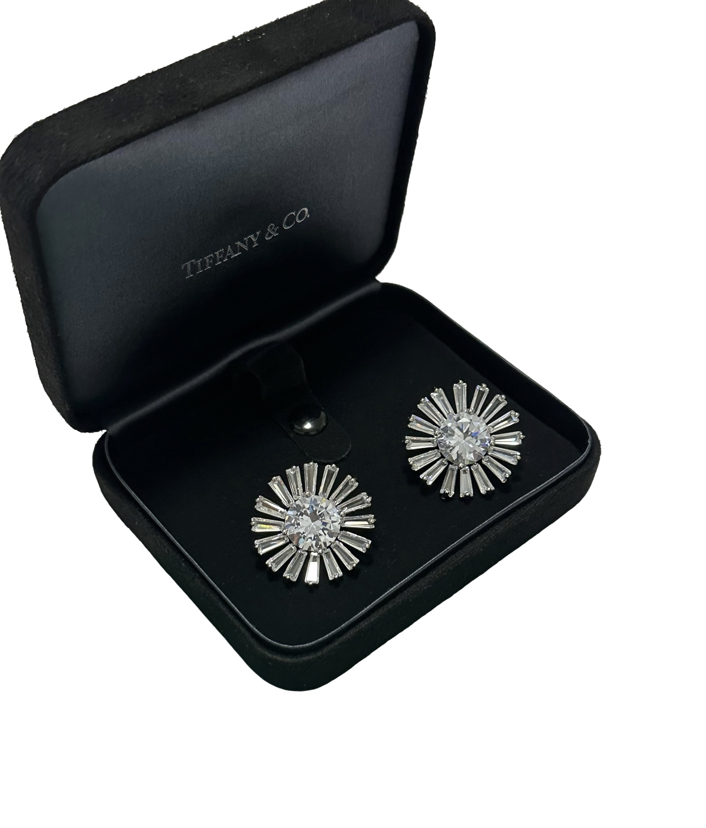 💰120 独家订制 ✨Tiff 蒂芙尼耳环纪念款  花絮 马眼 耳钉💘采用高碳钻 💎 顶级亚金材质镶嵌 铂金镶钻设计 ‼️绝对精工细造   优雅 大方💘💘💘耳环